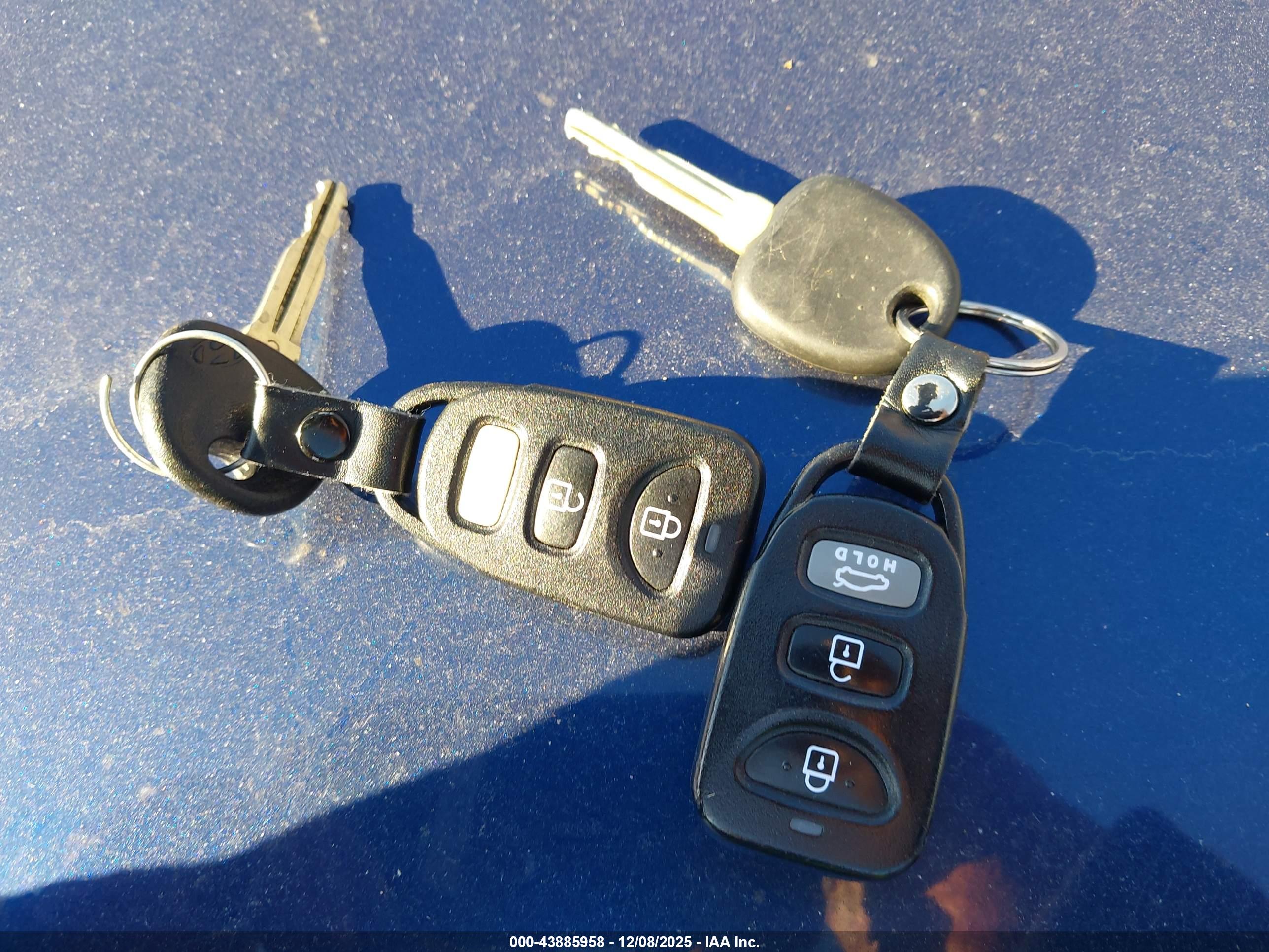 HYUNDAI ELANTRA image 11