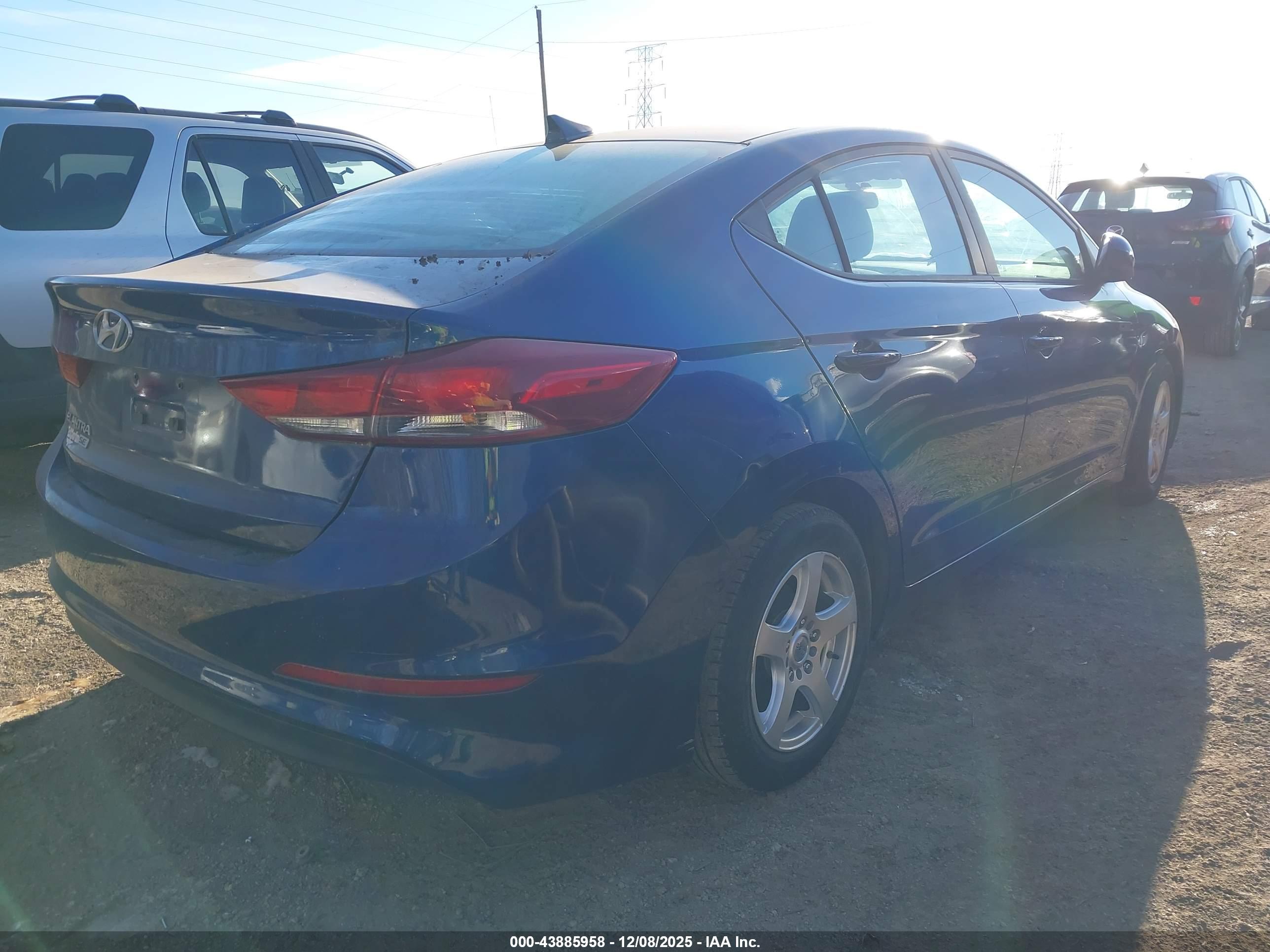 HYUNDAI ELANTRA image 4