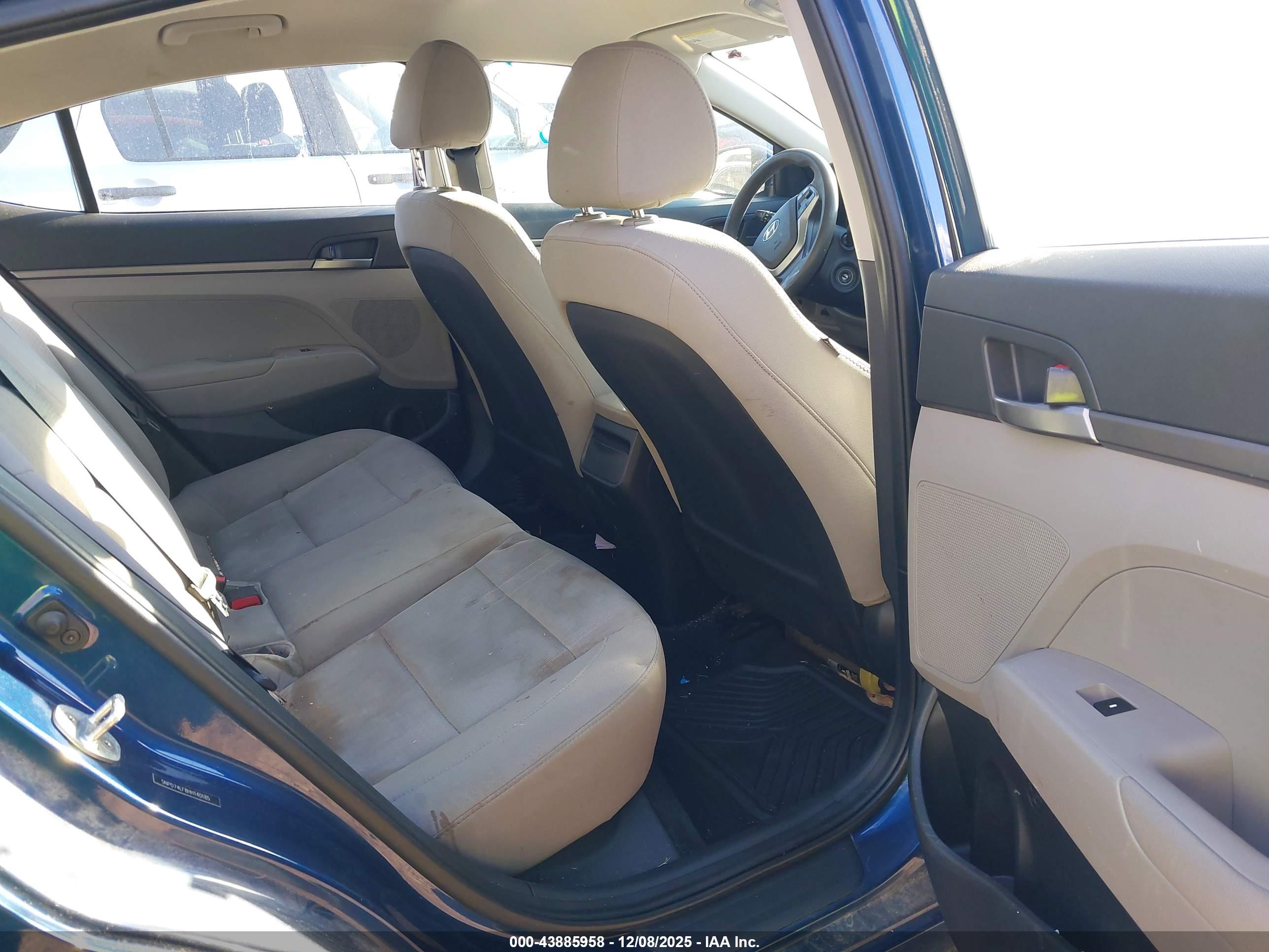 HYUNDAI ELANTRA image 8