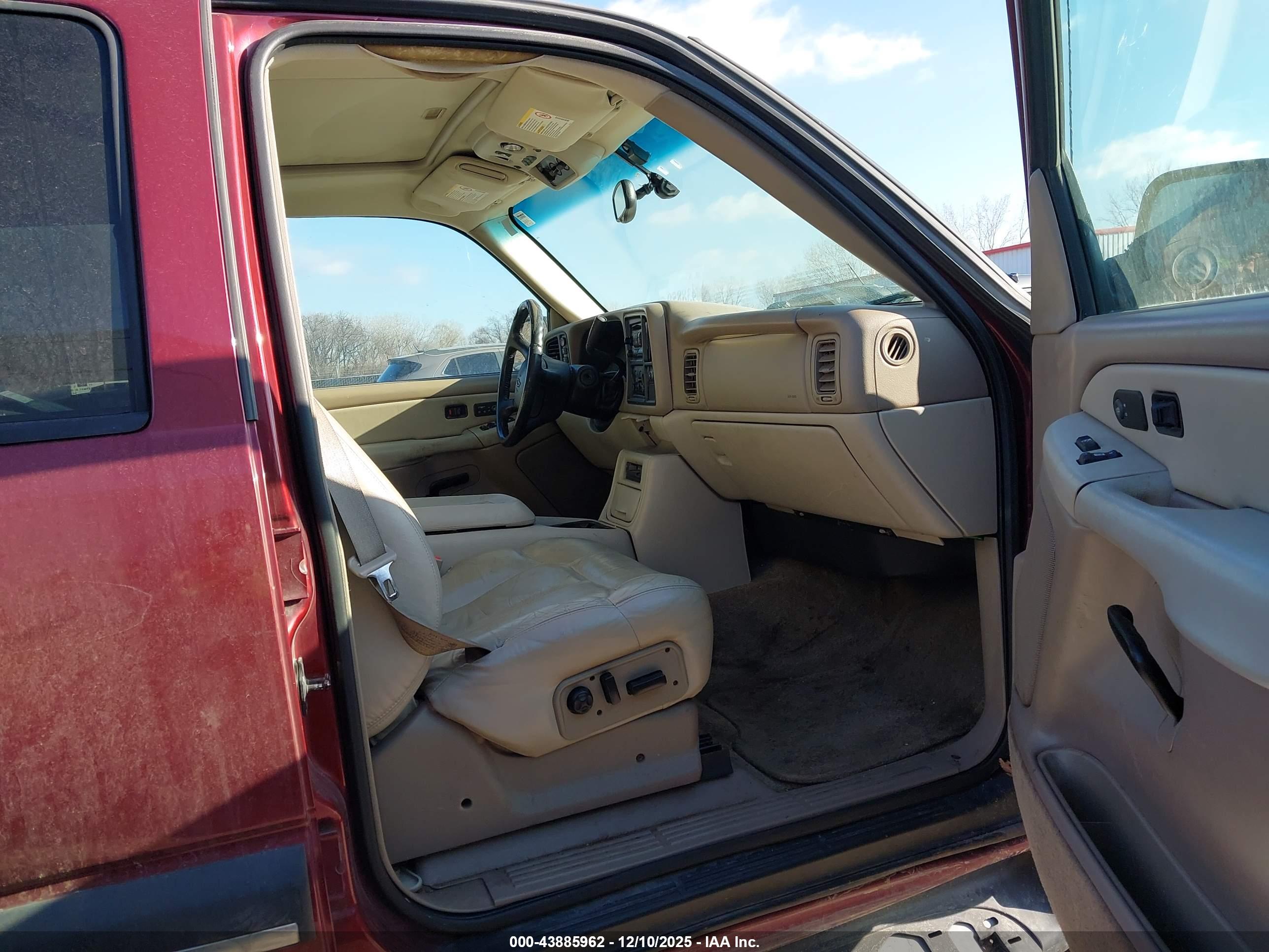 CHEVROLET SUBURBAN image 5