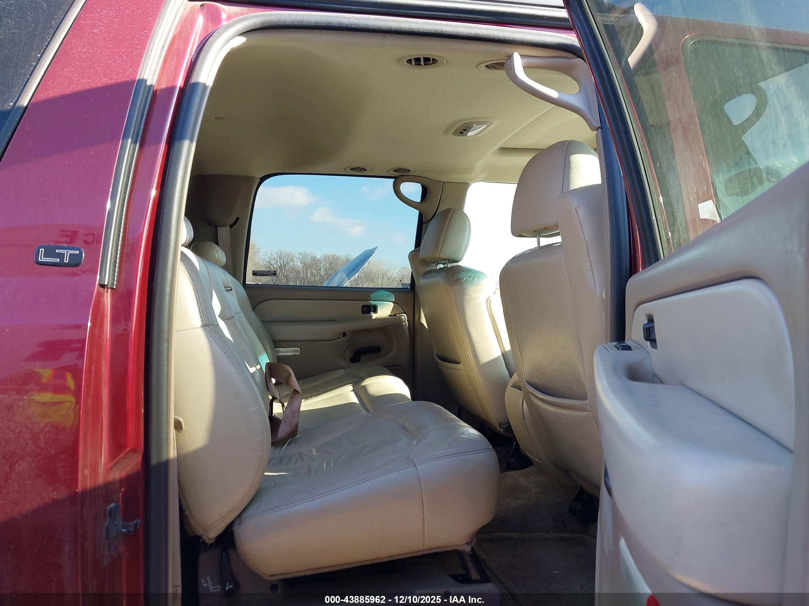 CHEVROLET SUBURBAN image 8