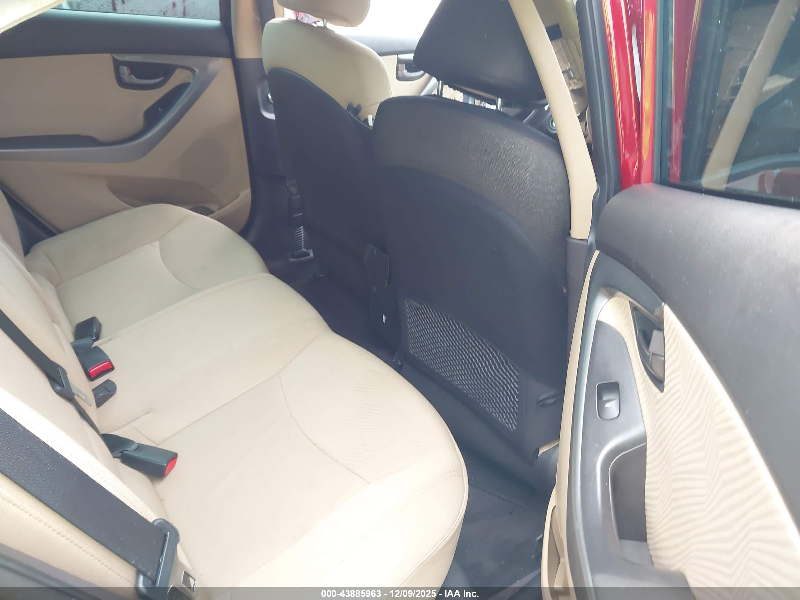 HYUNDAI ELANTRA image 8
