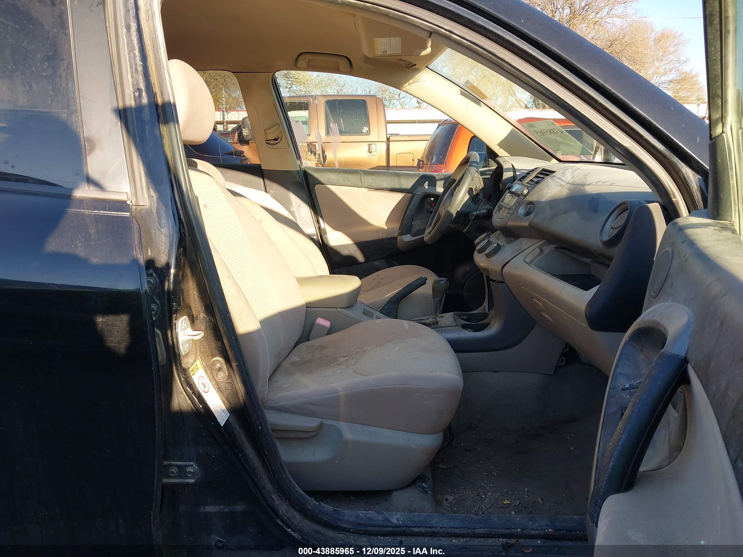 TOYOTA RAV4 image 5