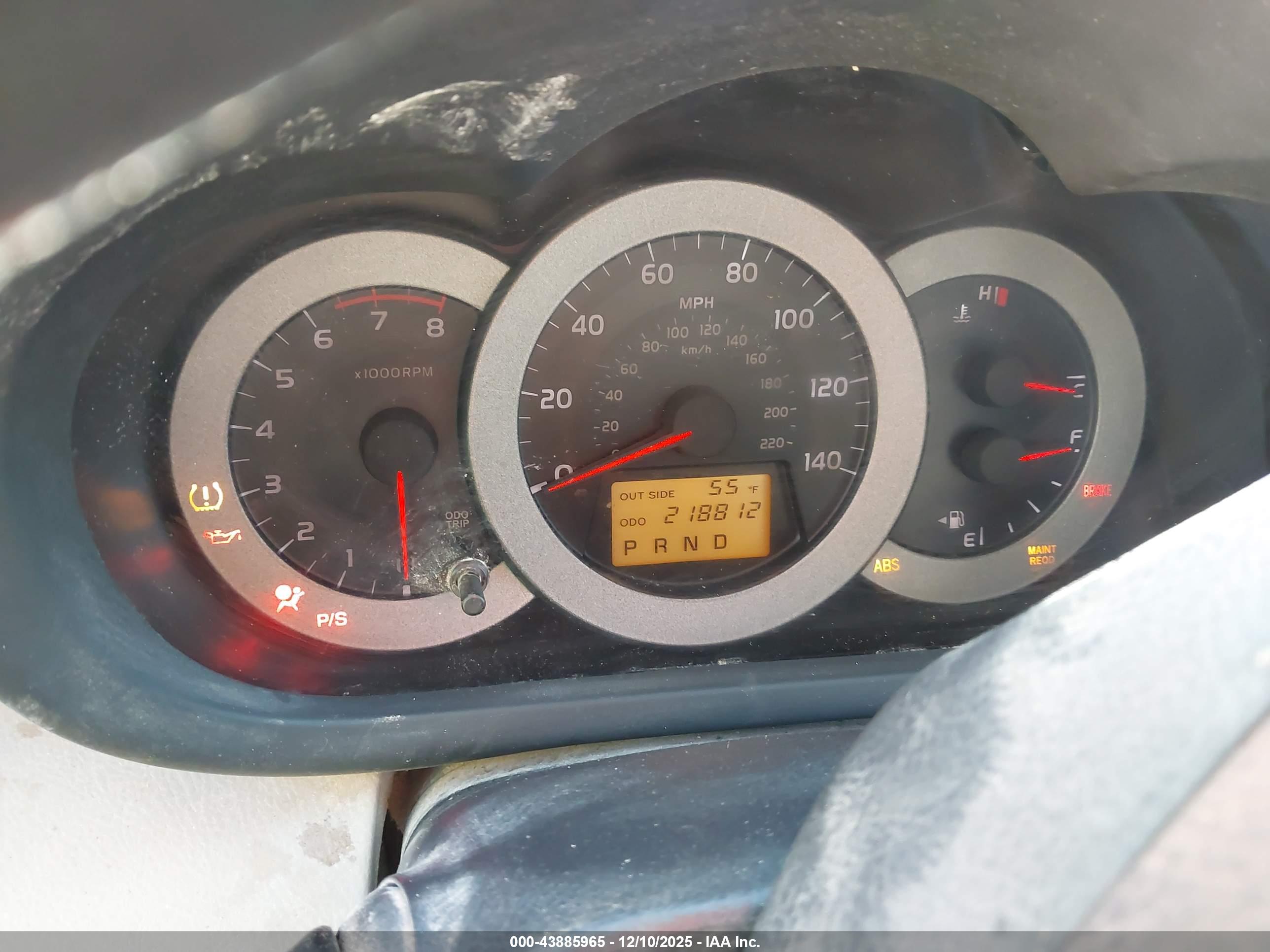 TOYOTA RAV4 image 7