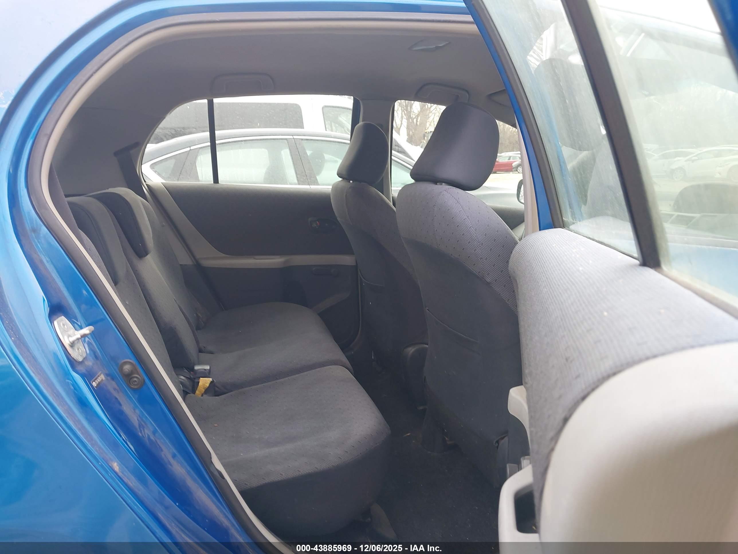 TOYOTA YARIS image 8