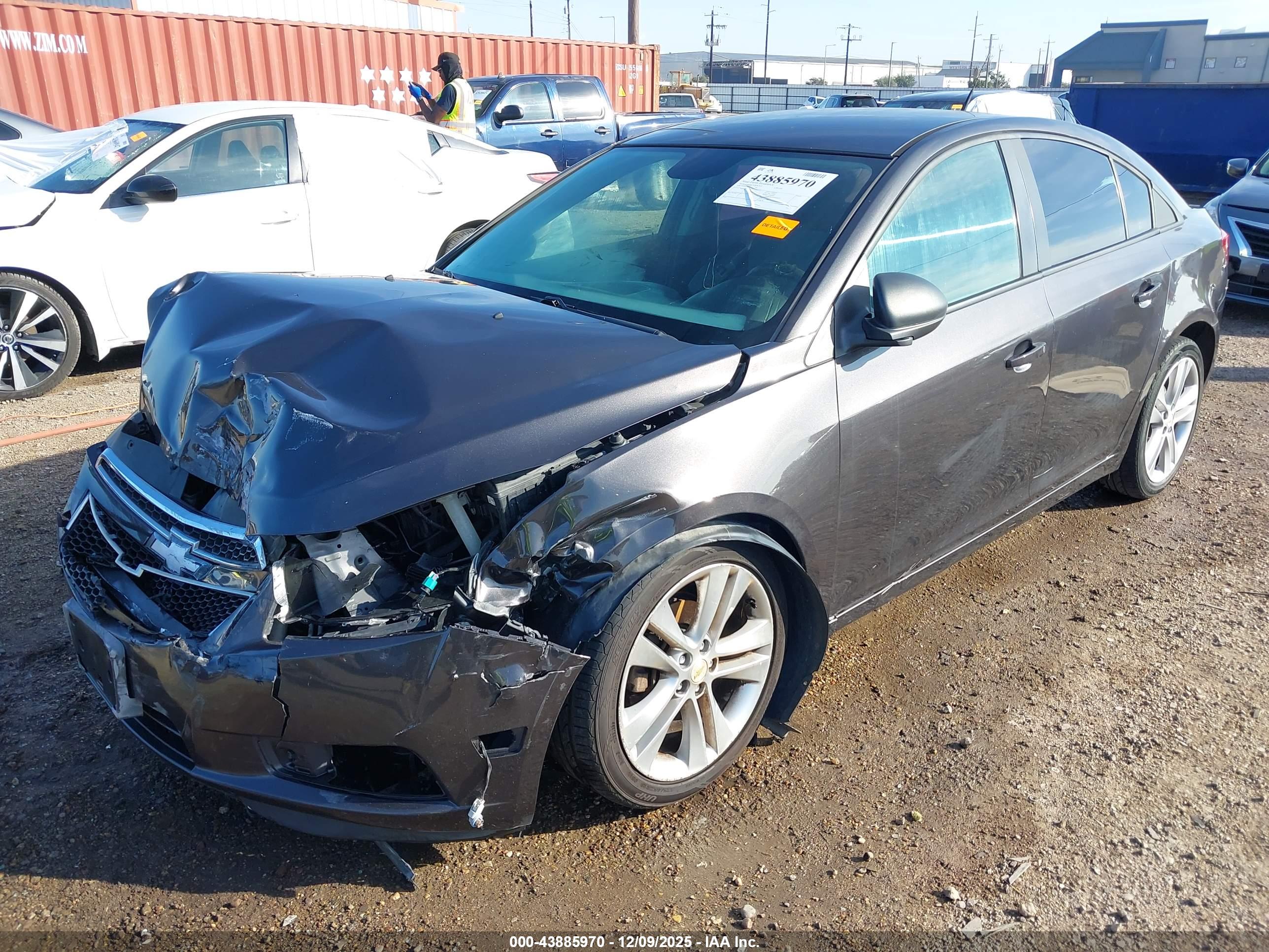 CHEVROLET CRUZE image 2