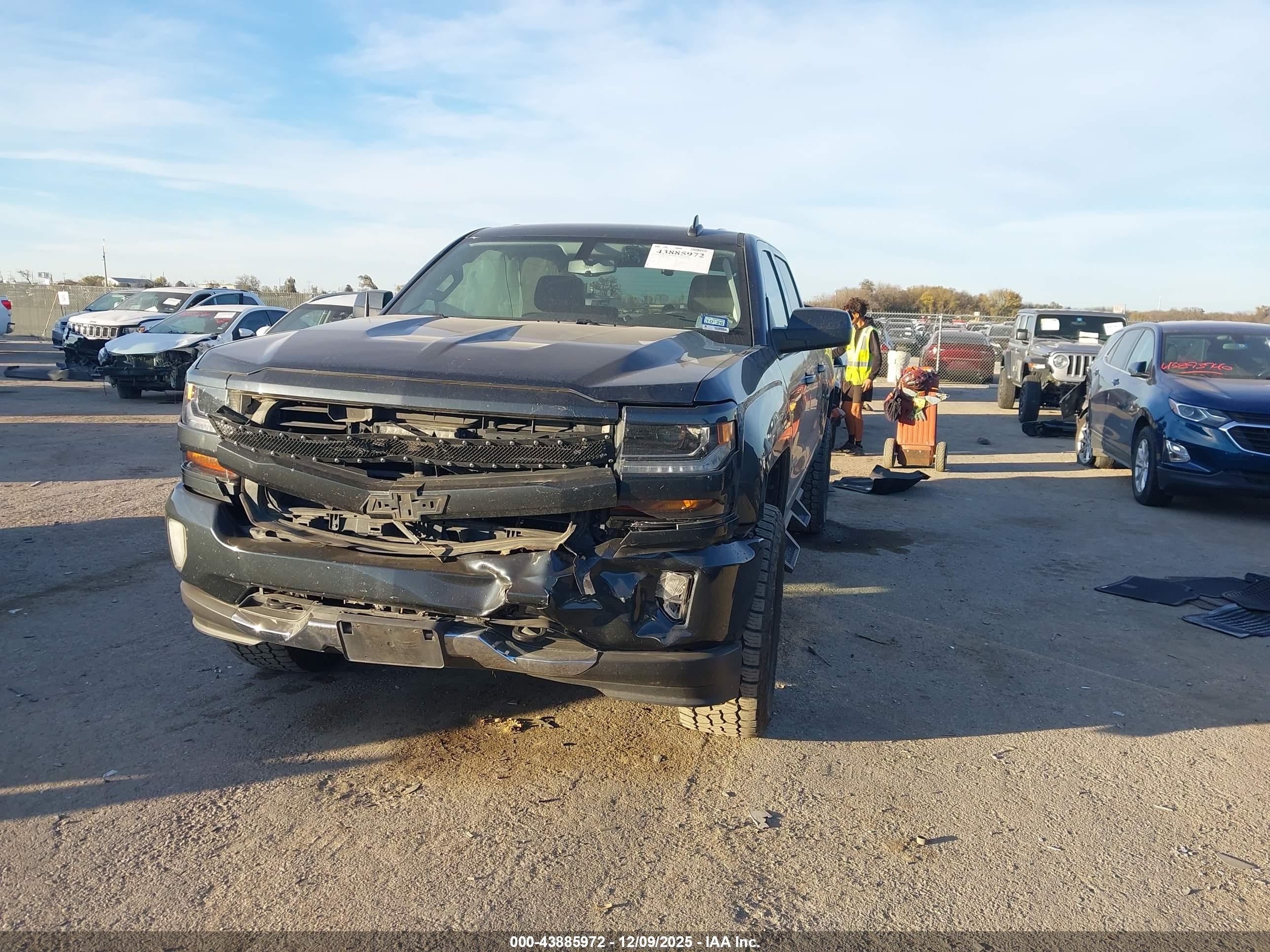 CHEVROLET SILVERADO image 2
