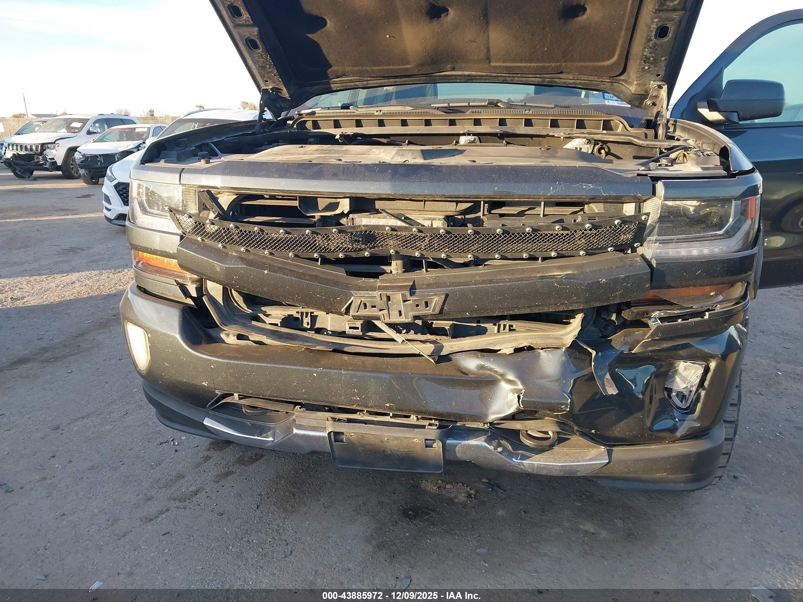 CHEVROLET SILVERADO image 6