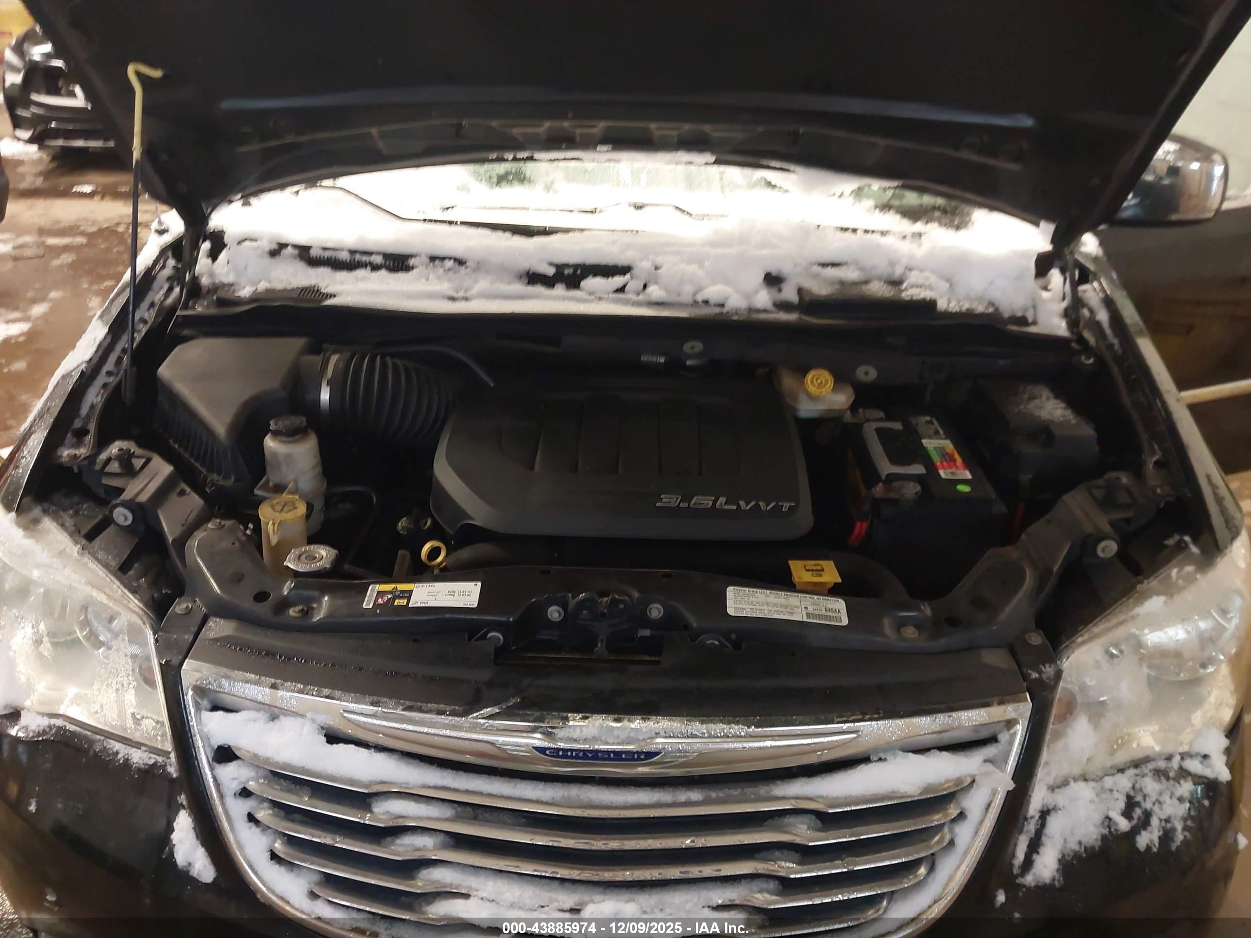 CHRYSLER TOWN image 10