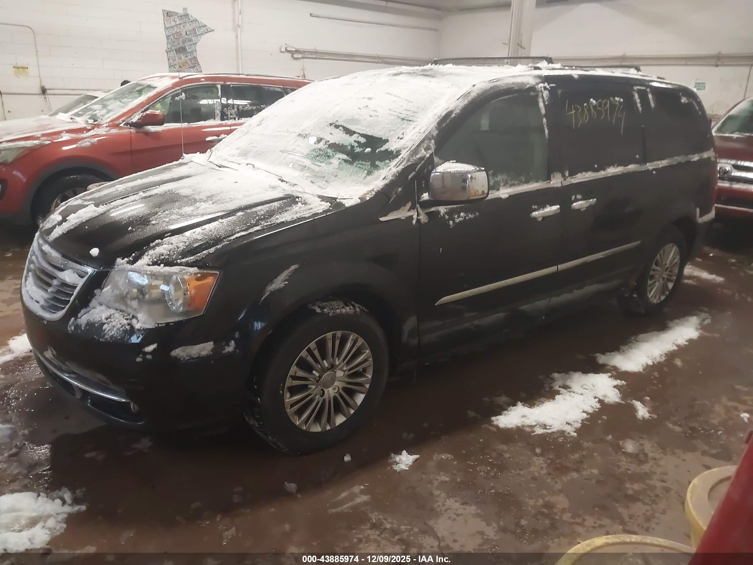 CHRYSLER TOWN image 2