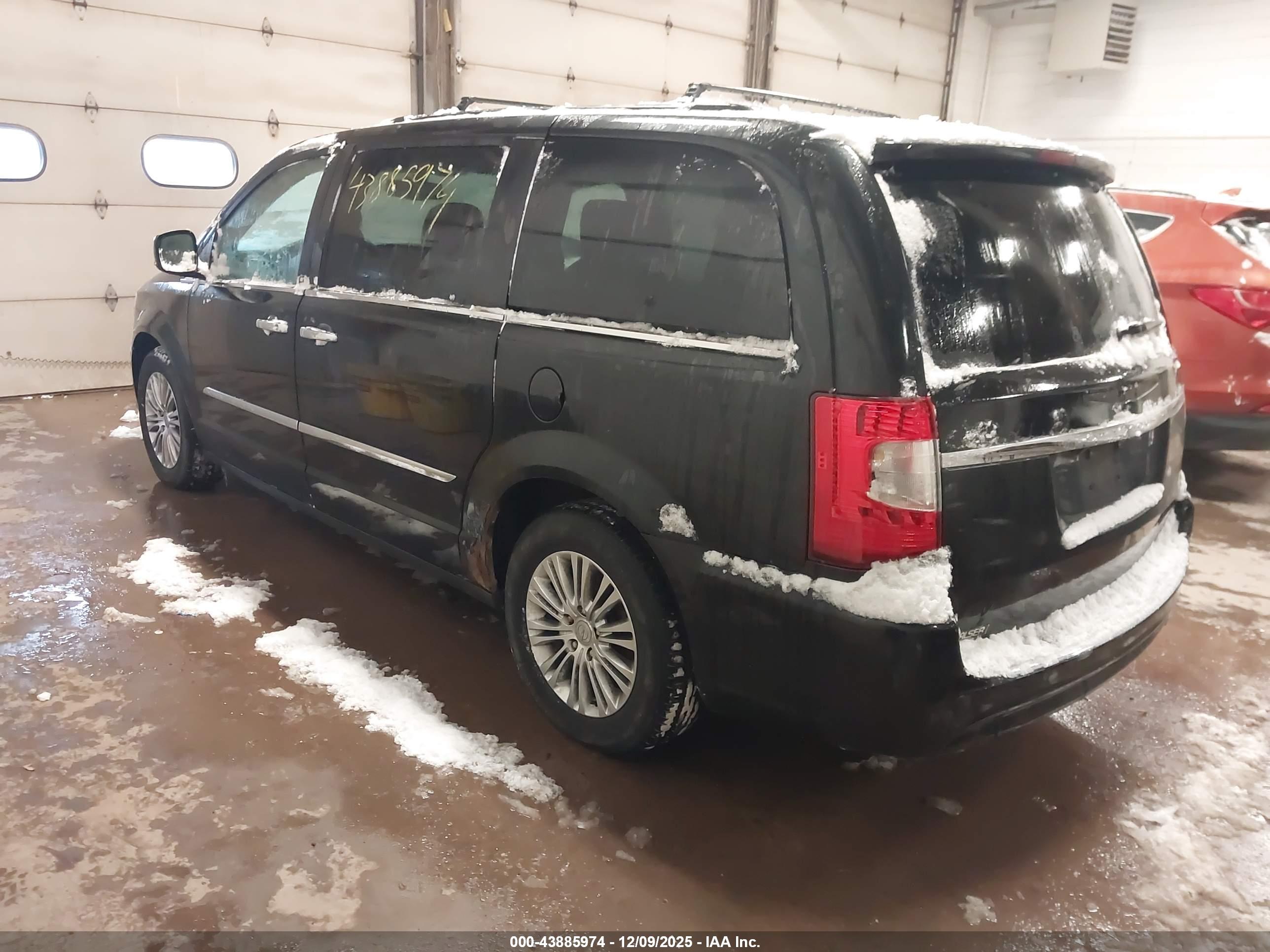 CHRYSLER TOWN image 3