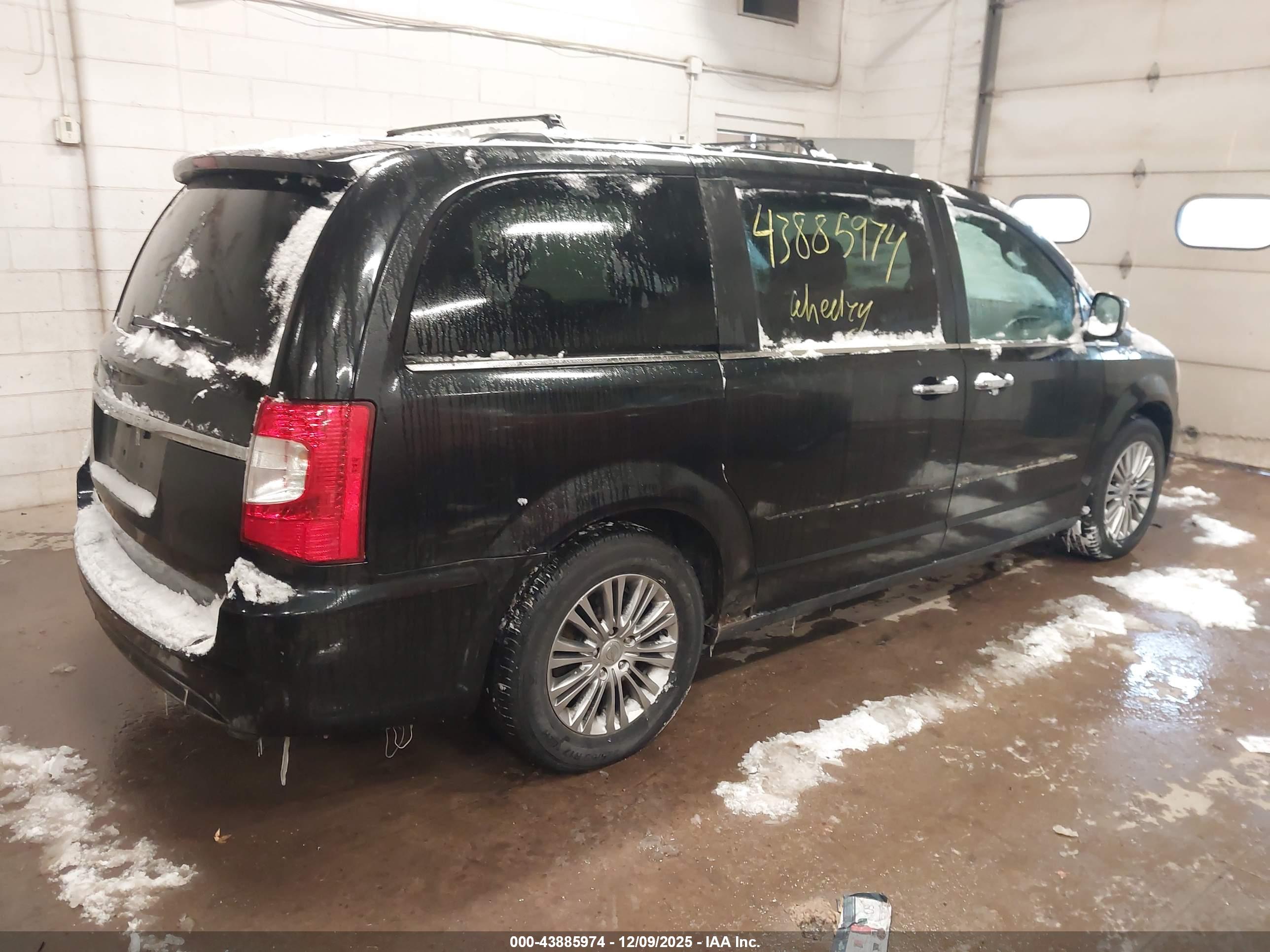 CHRYSLER TOWN image 4