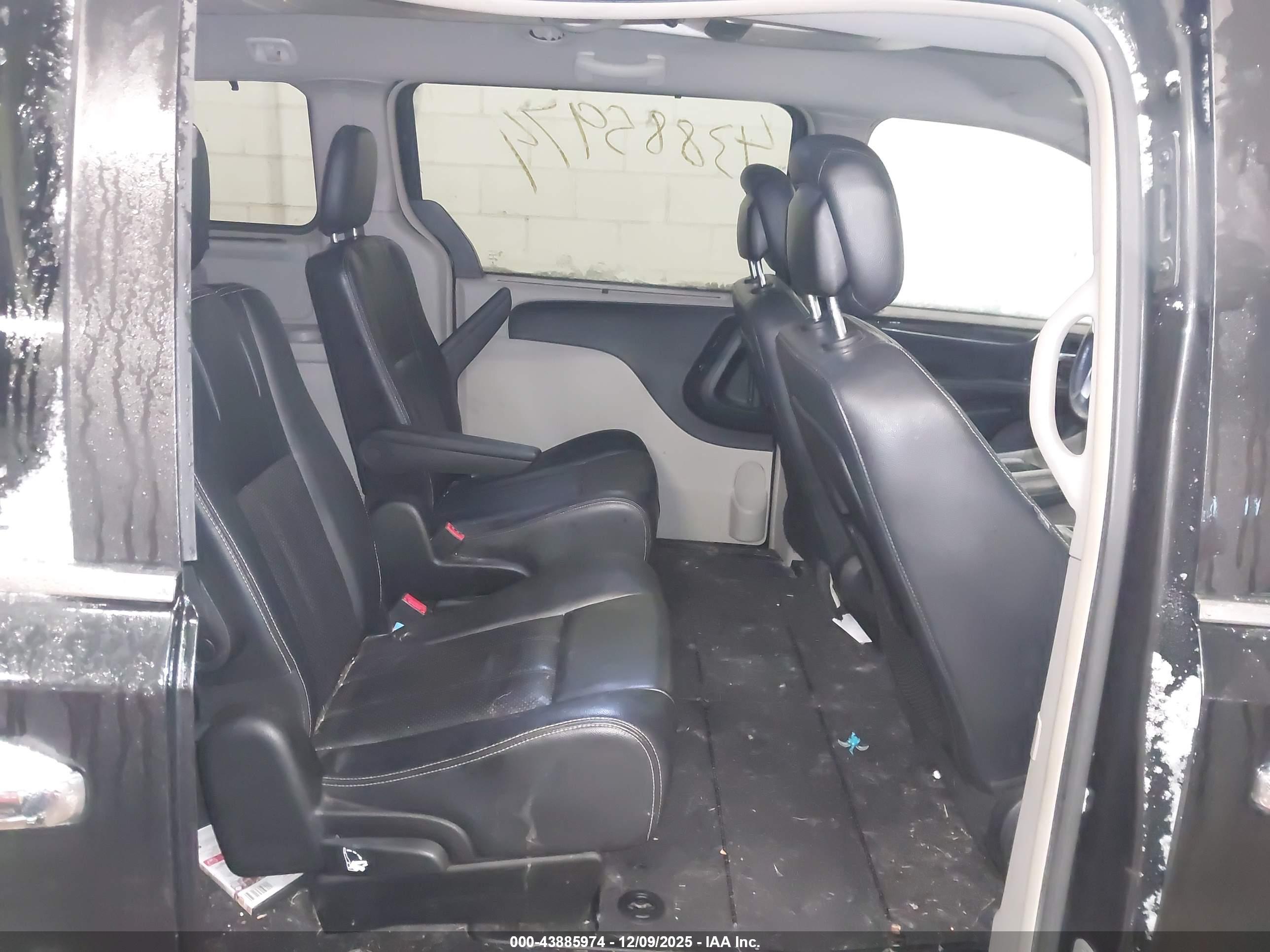 CHRYSLER TOWN image 8
