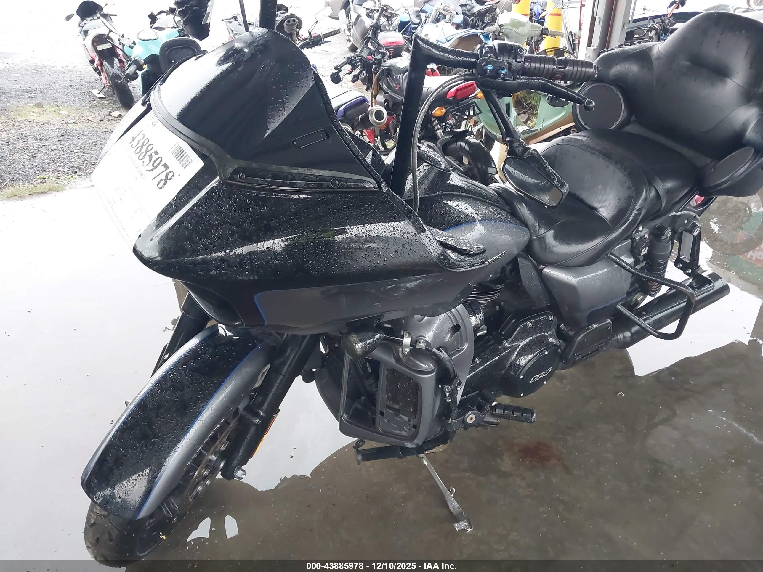 HARLEY-DAVIDSON FLTRK image 2