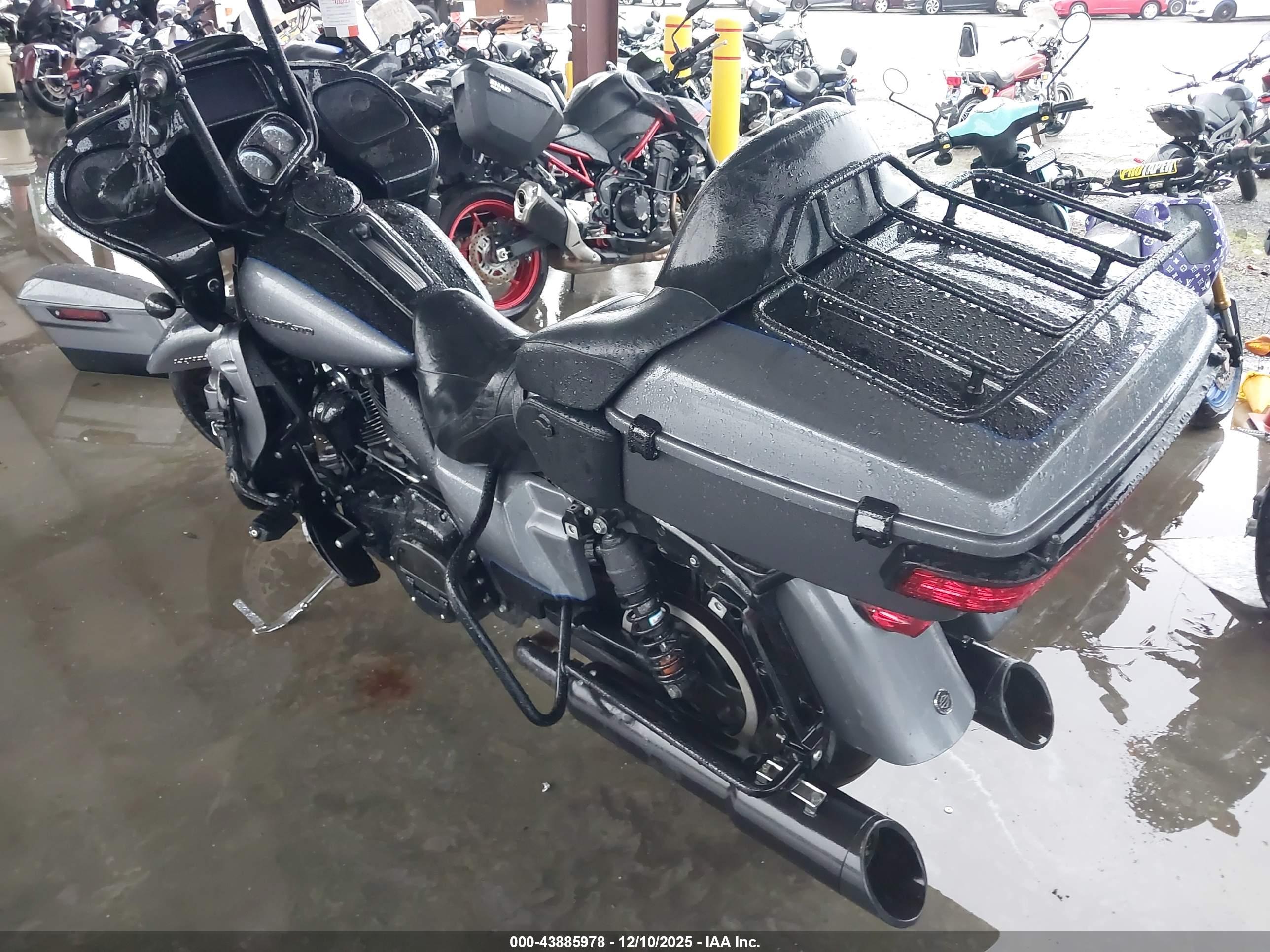 HARLEY-DAVIDSON FLTRK image 3
