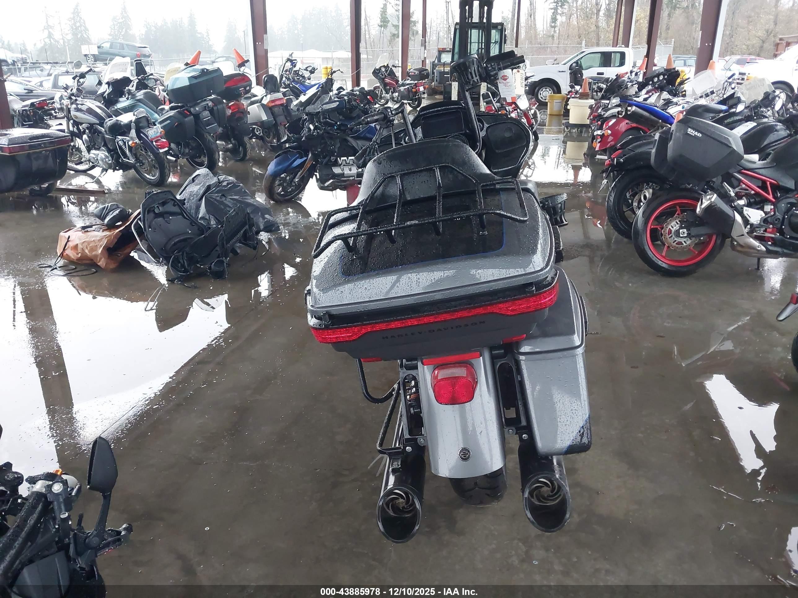 HARLEY-DAVIDSON FLTRK image 6