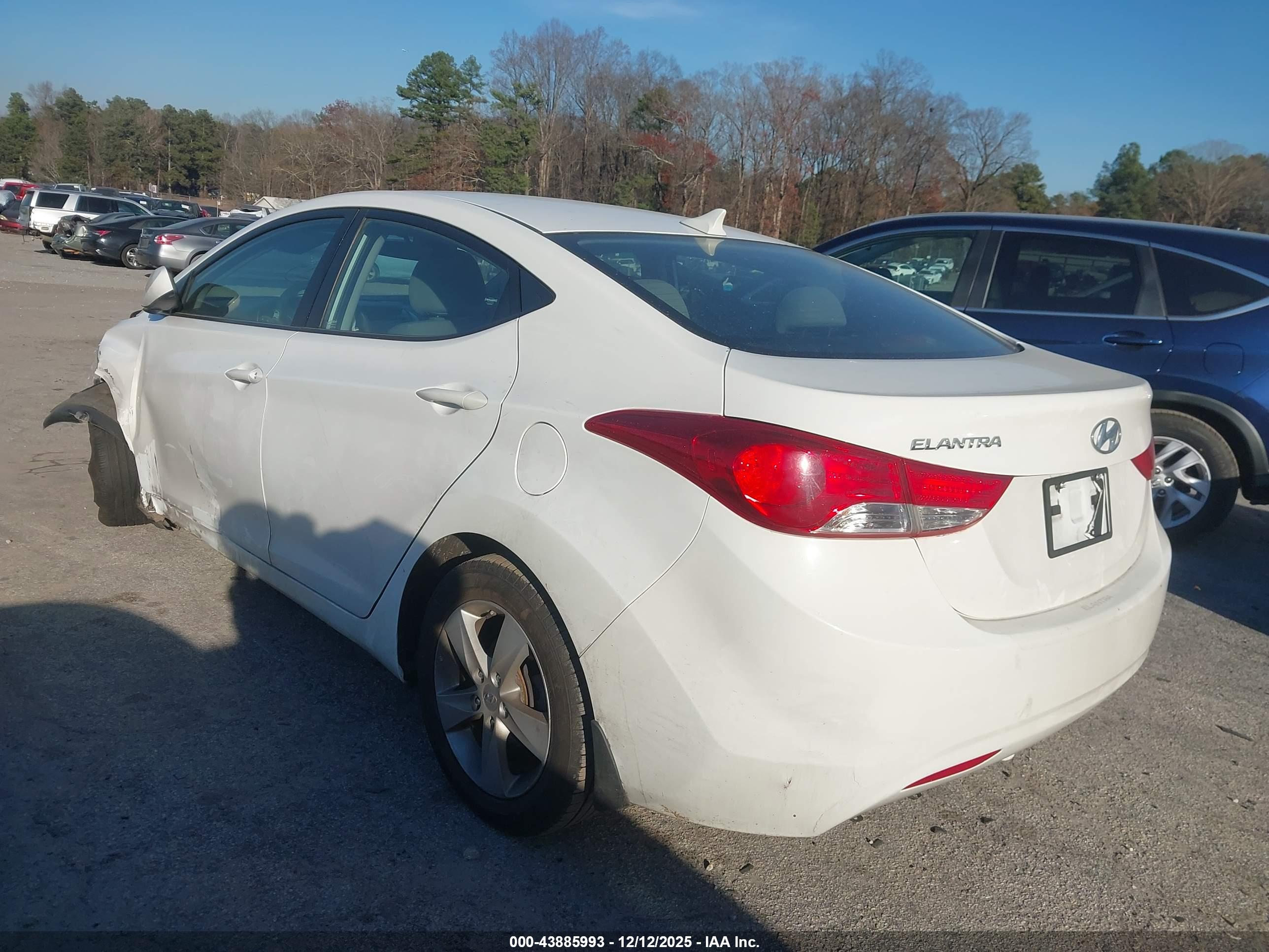 HYUNDAI ELANTRA image 3