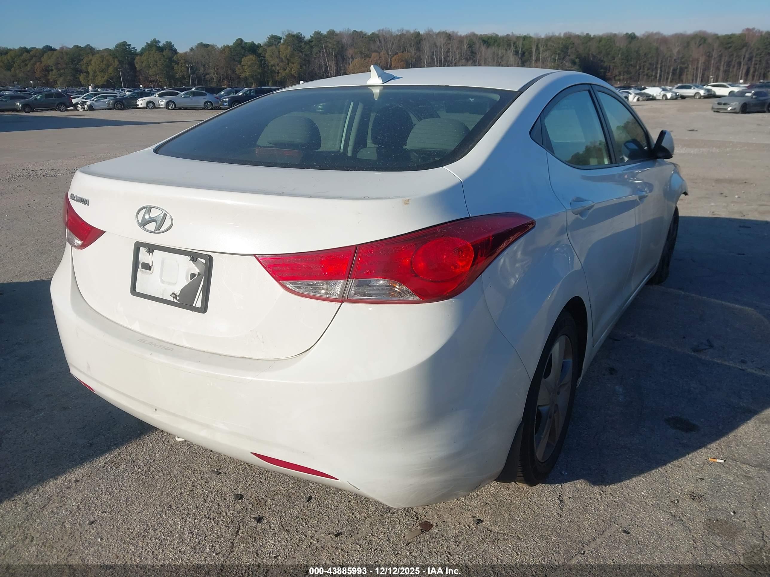 HYUNDAI ELANTRA image 4