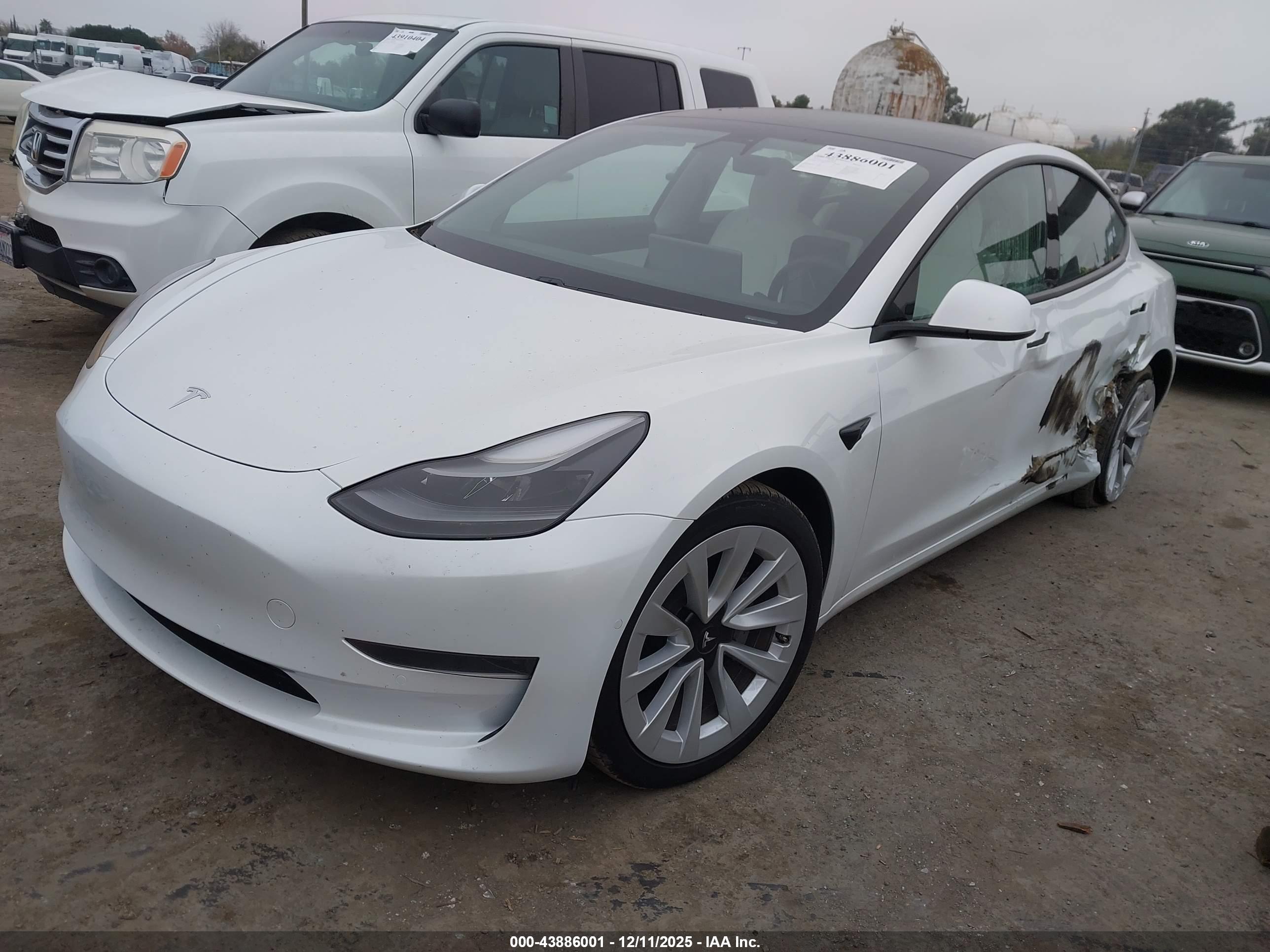 TESLA MODEL image 2