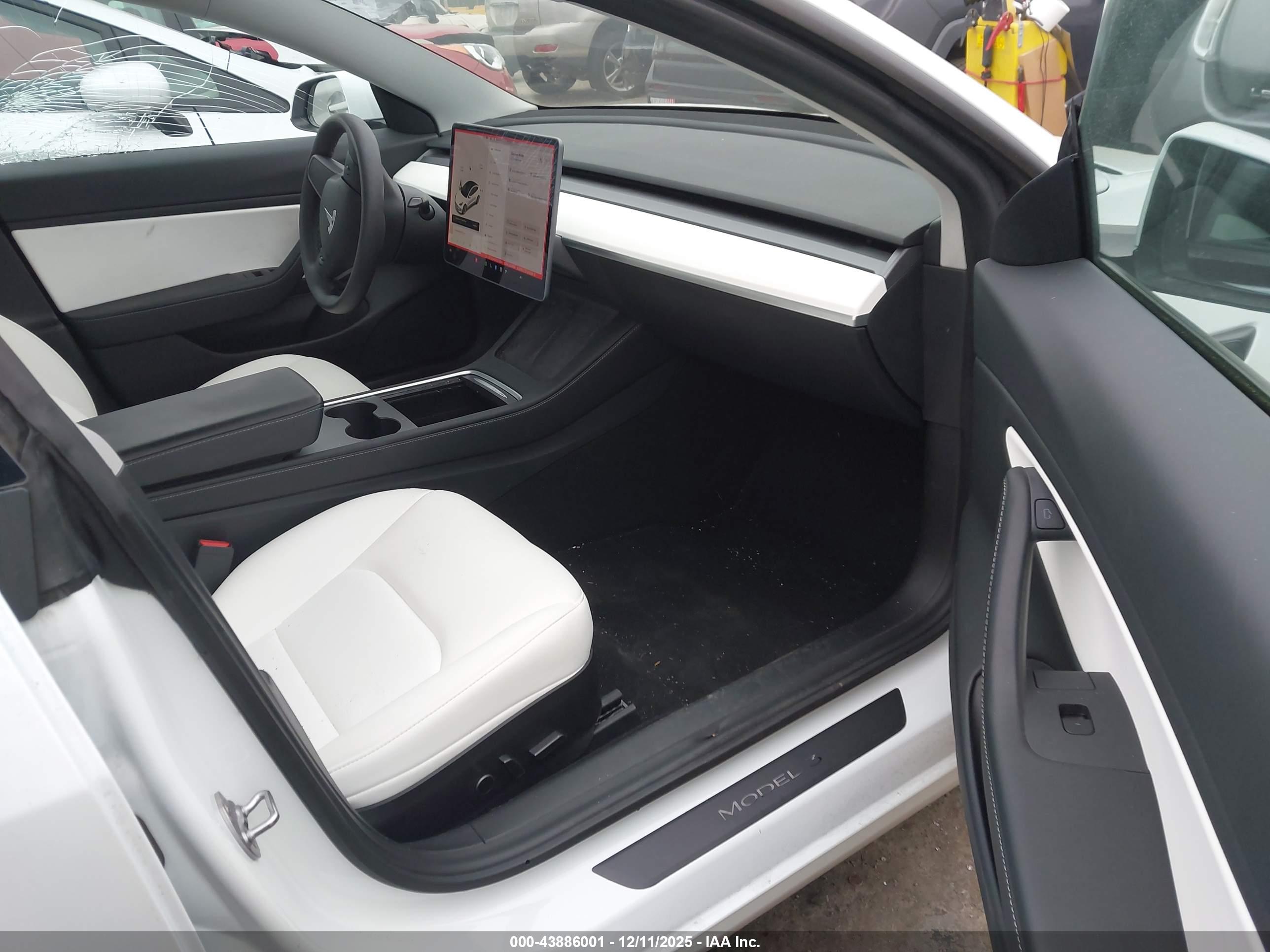 TESLA MODEL image 5