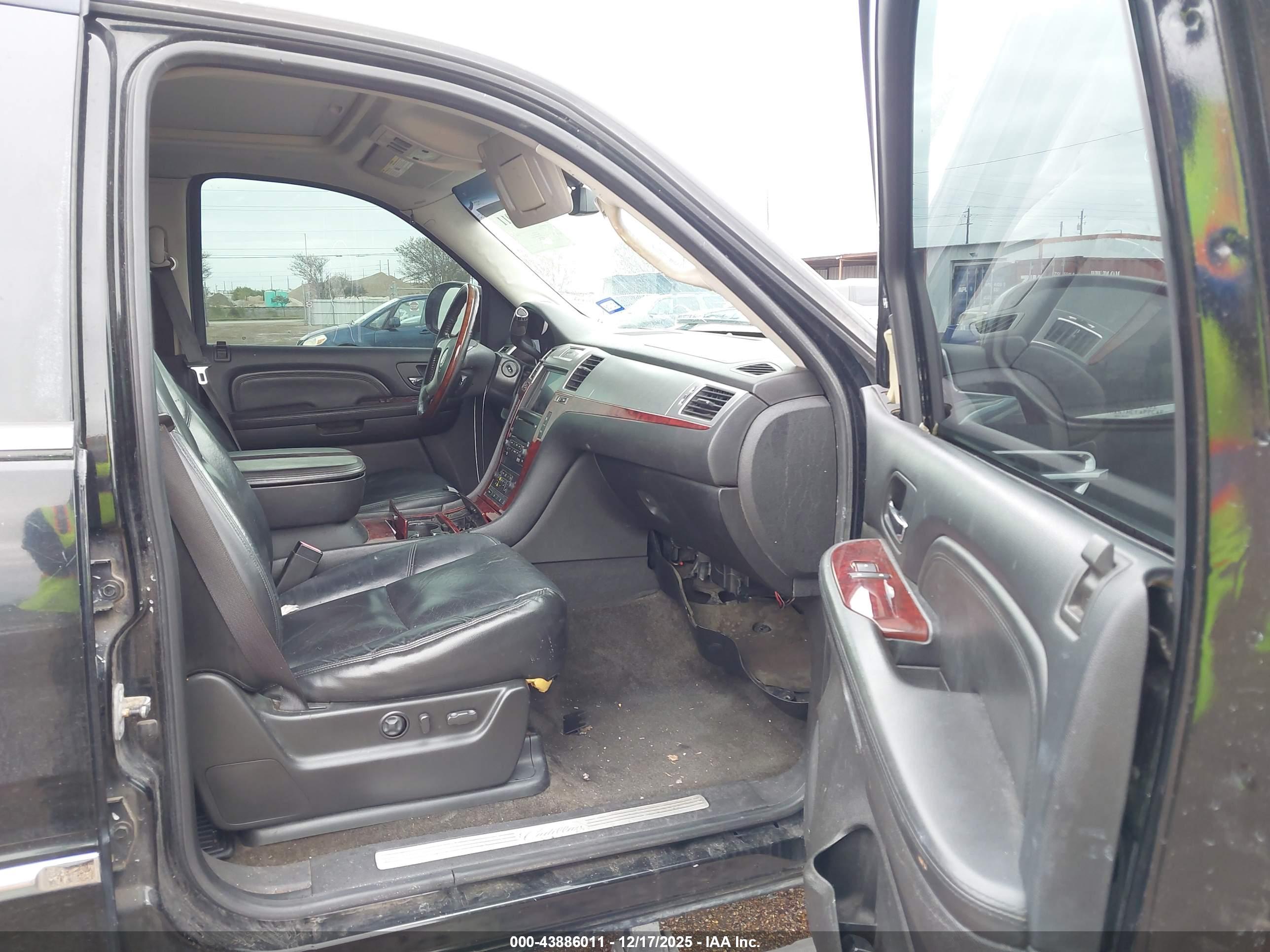 CADILLAC ESCALADE image 5