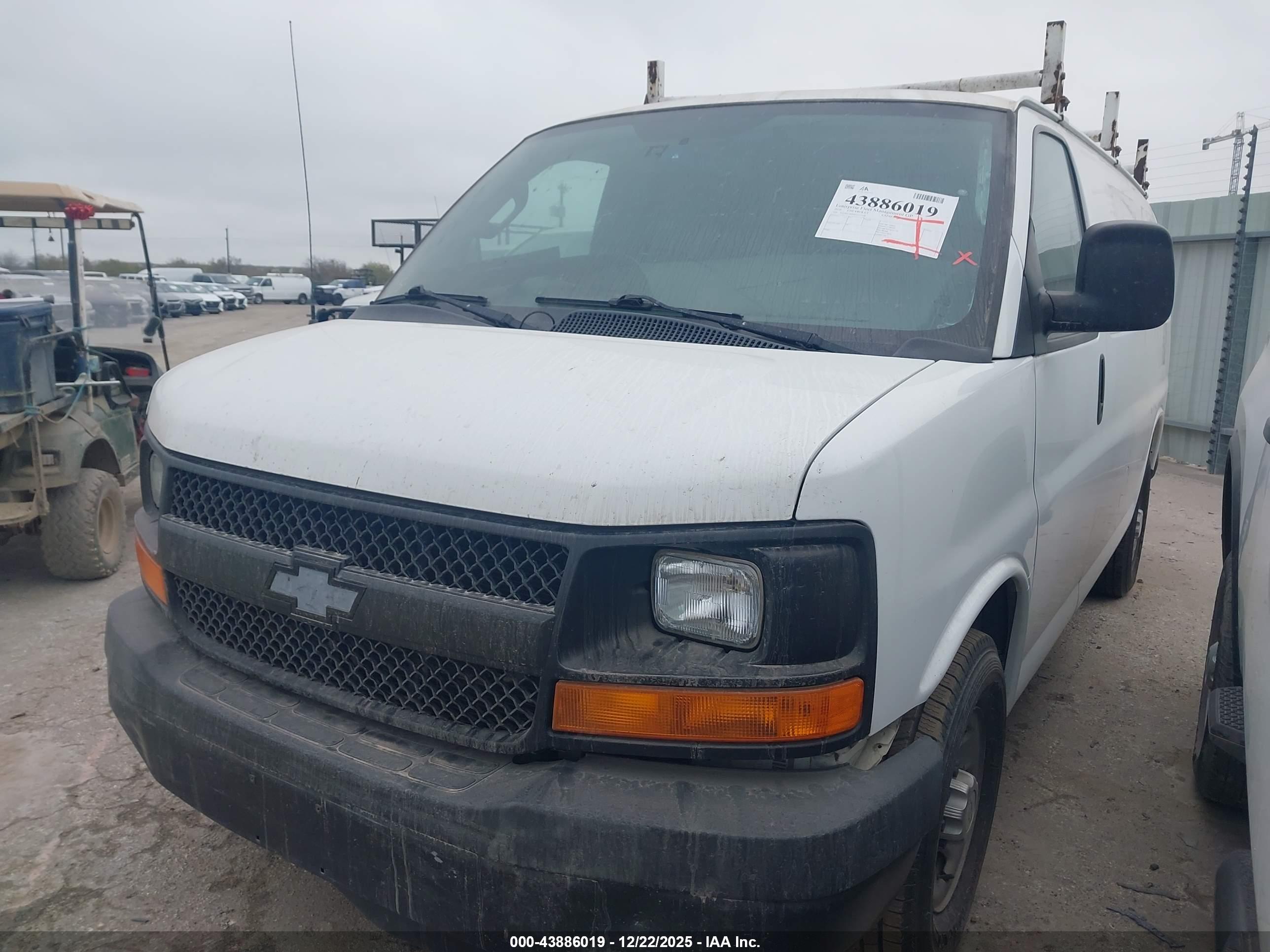 CHEVROLET EXPRESS image 2