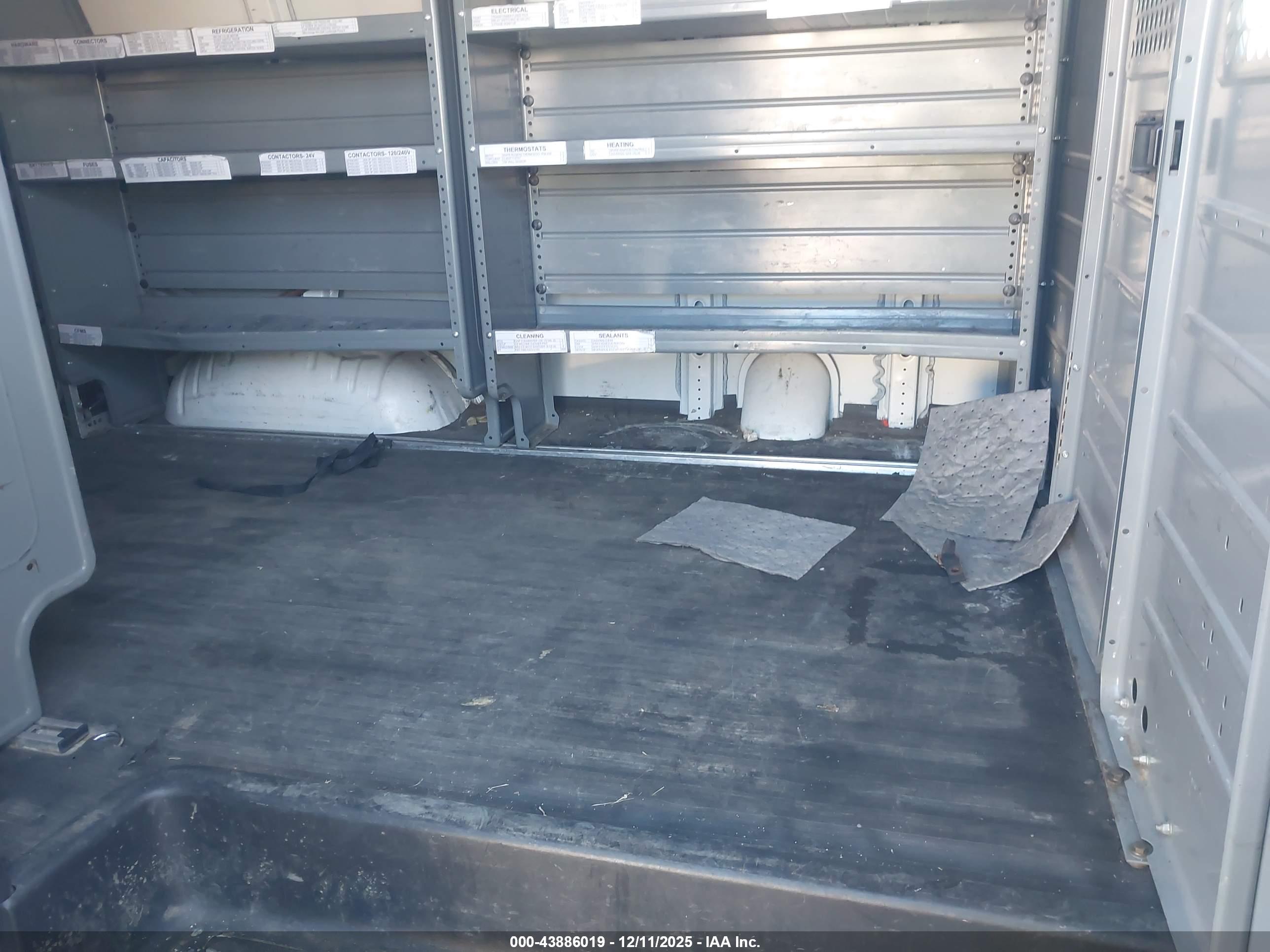 CHEVROLET EXPRESS image 8