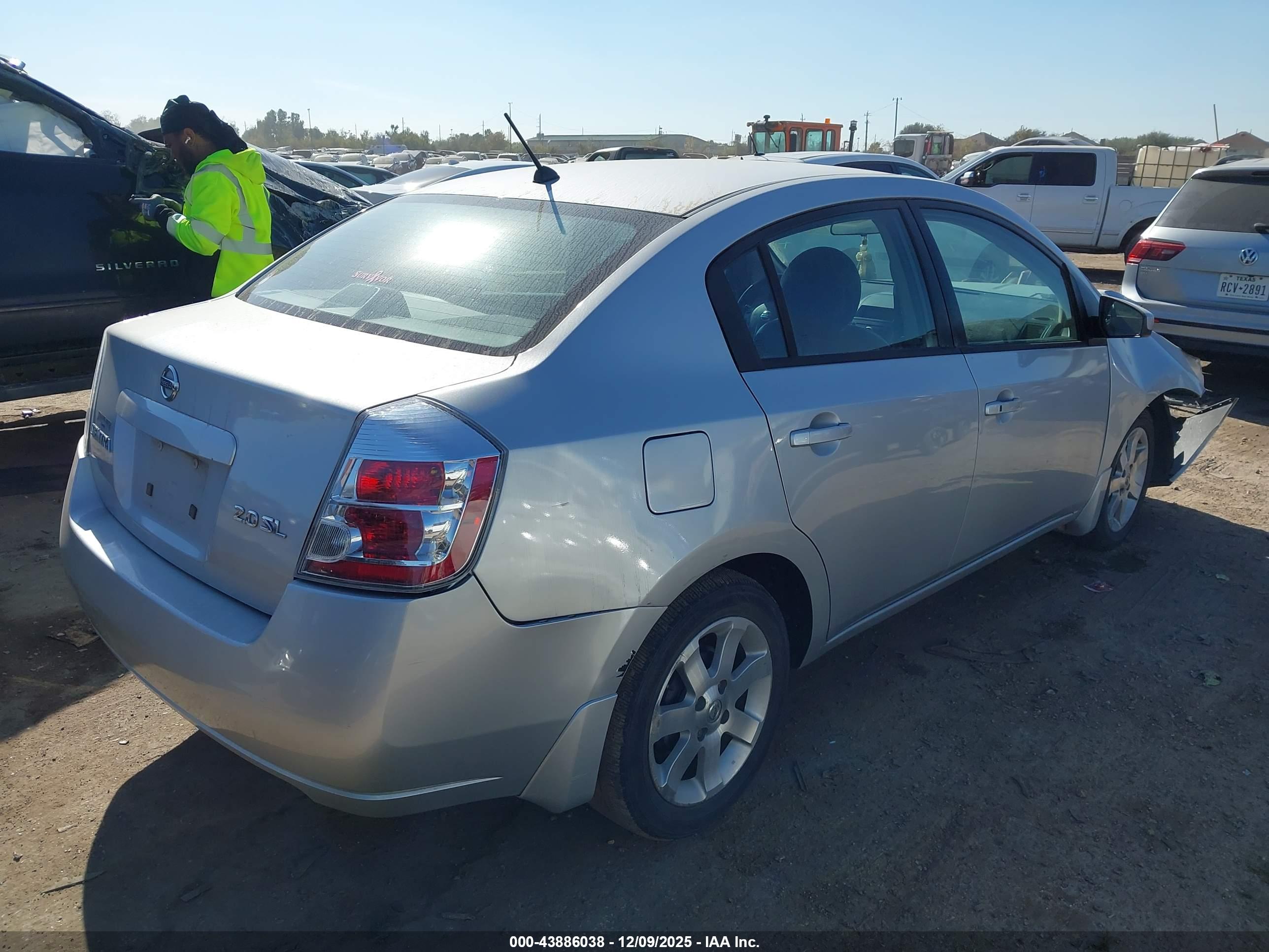 NISSAN SENTRA image 4