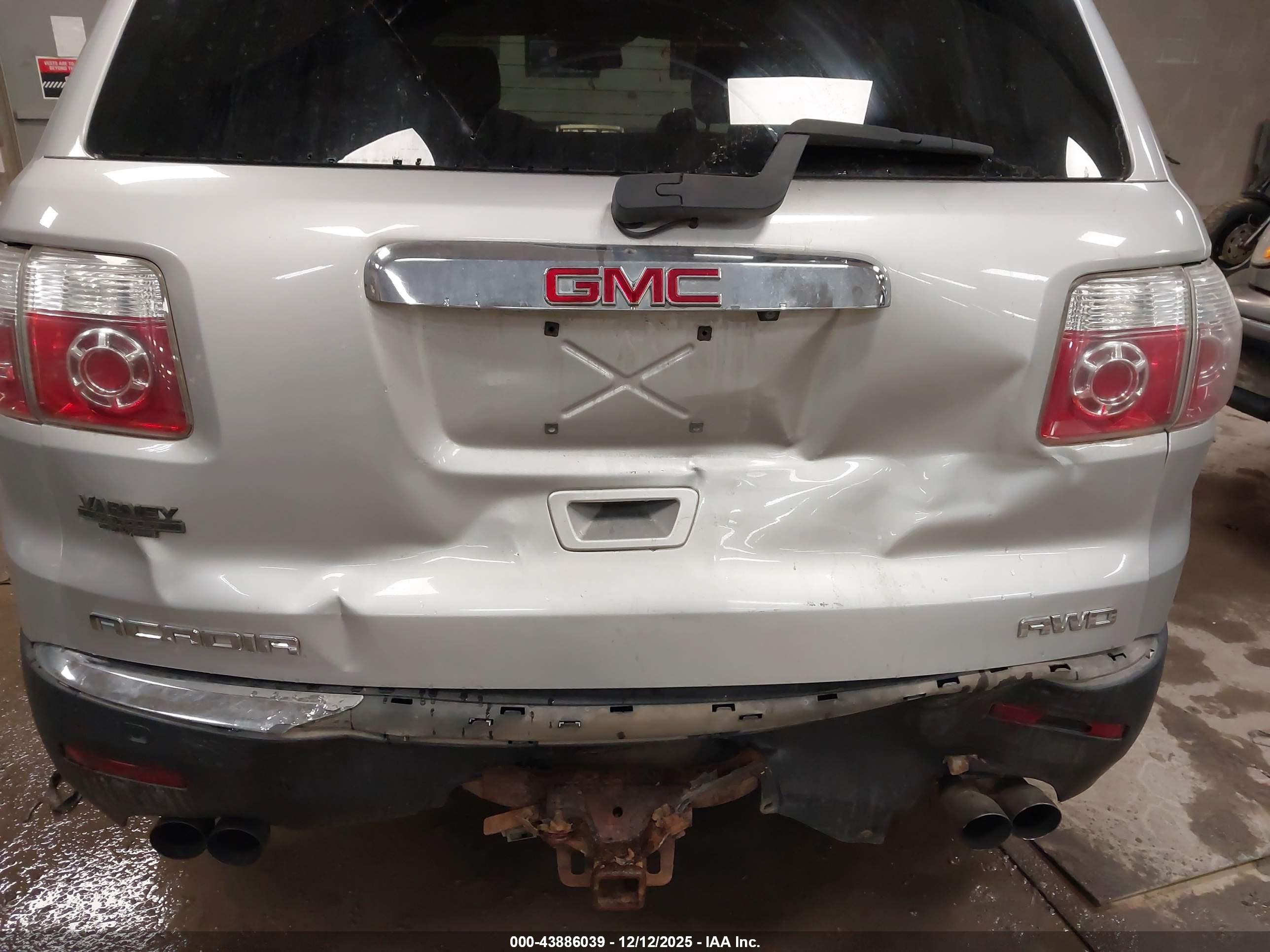 GMC ACADIA image 6