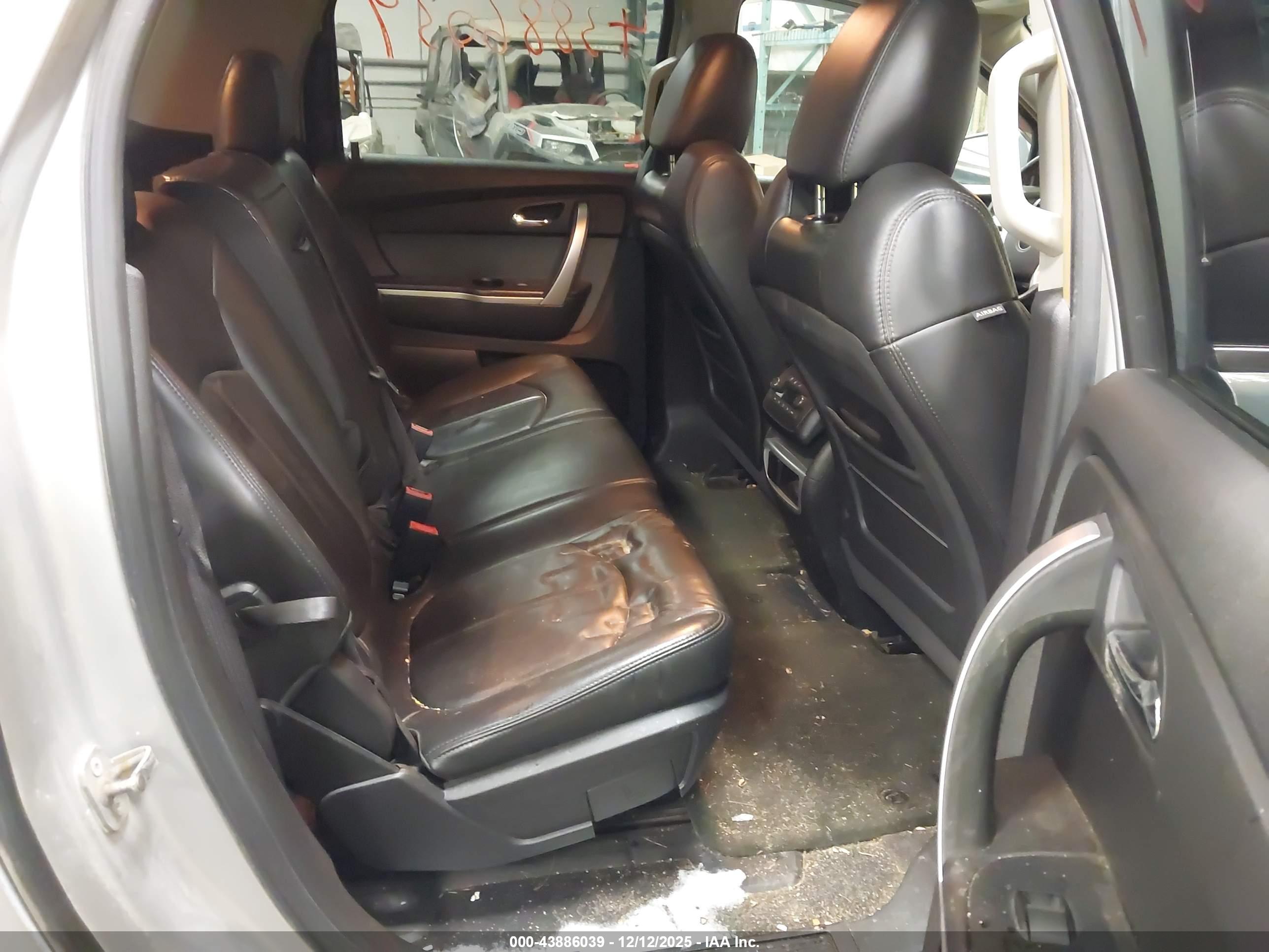 GMC ACADIA image 8
