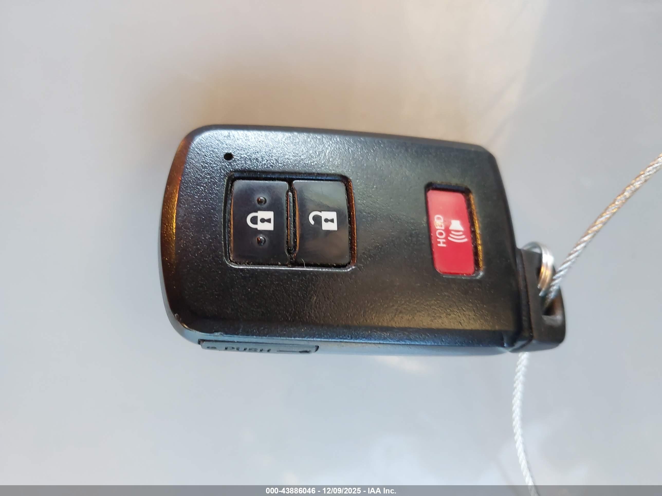 TOYOTA RAV4 image 11