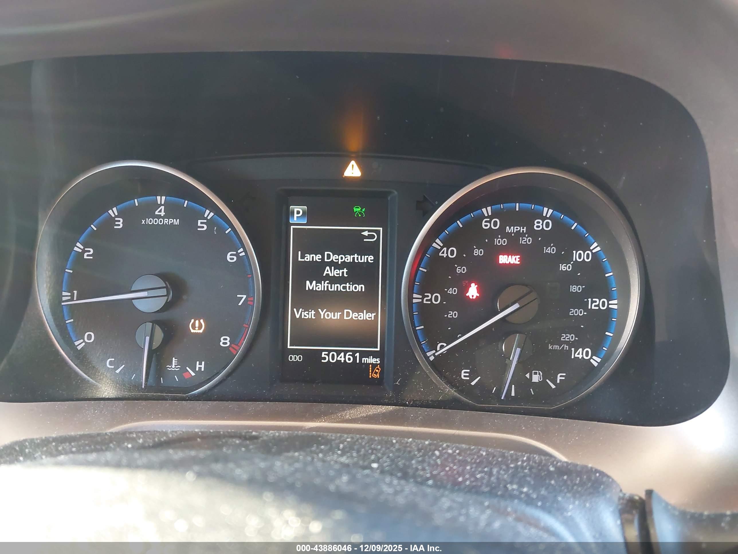 TOYOTA RAV4 image 7