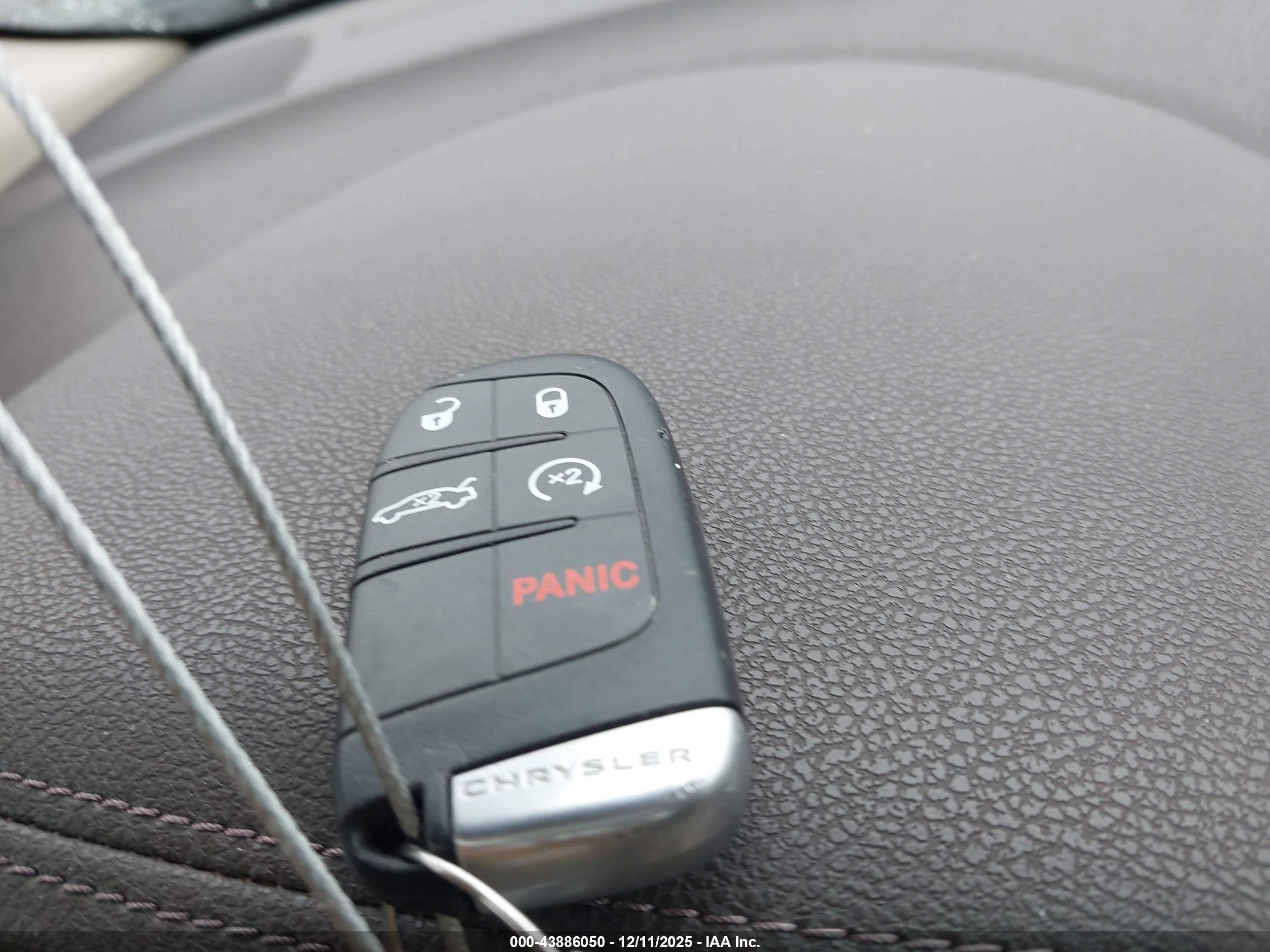 CHRYSLER 300C image 11