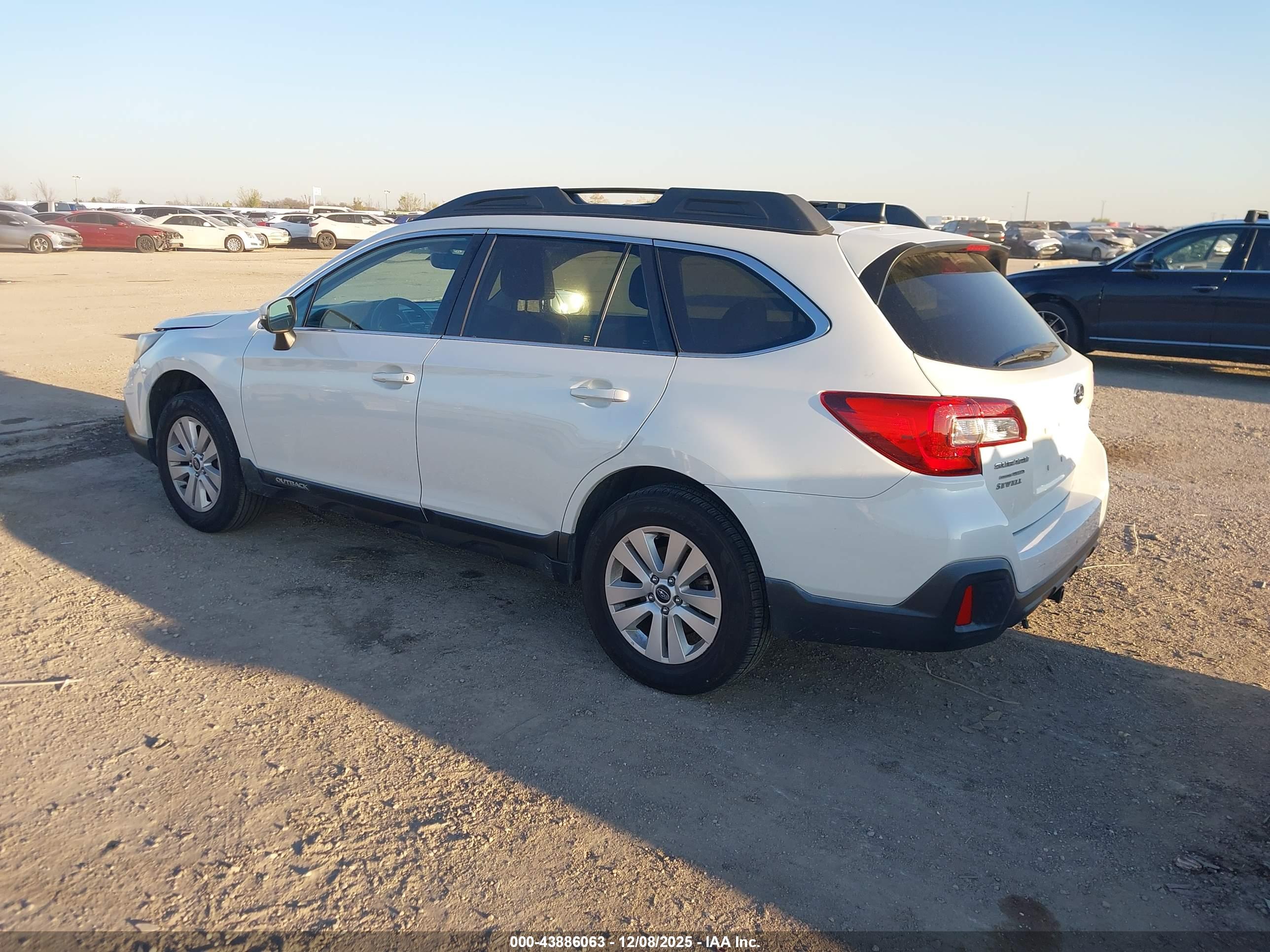 SUBARU OUTBACK image 3