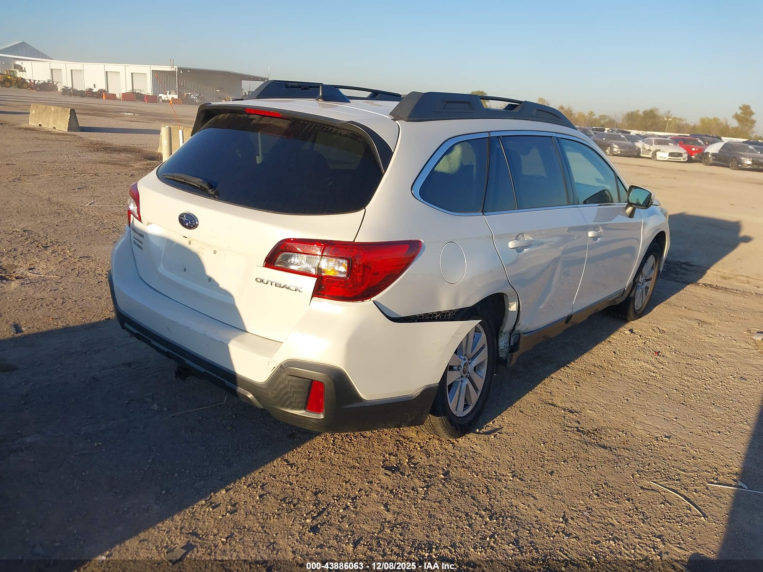 SUBARU OUTBACK image 4