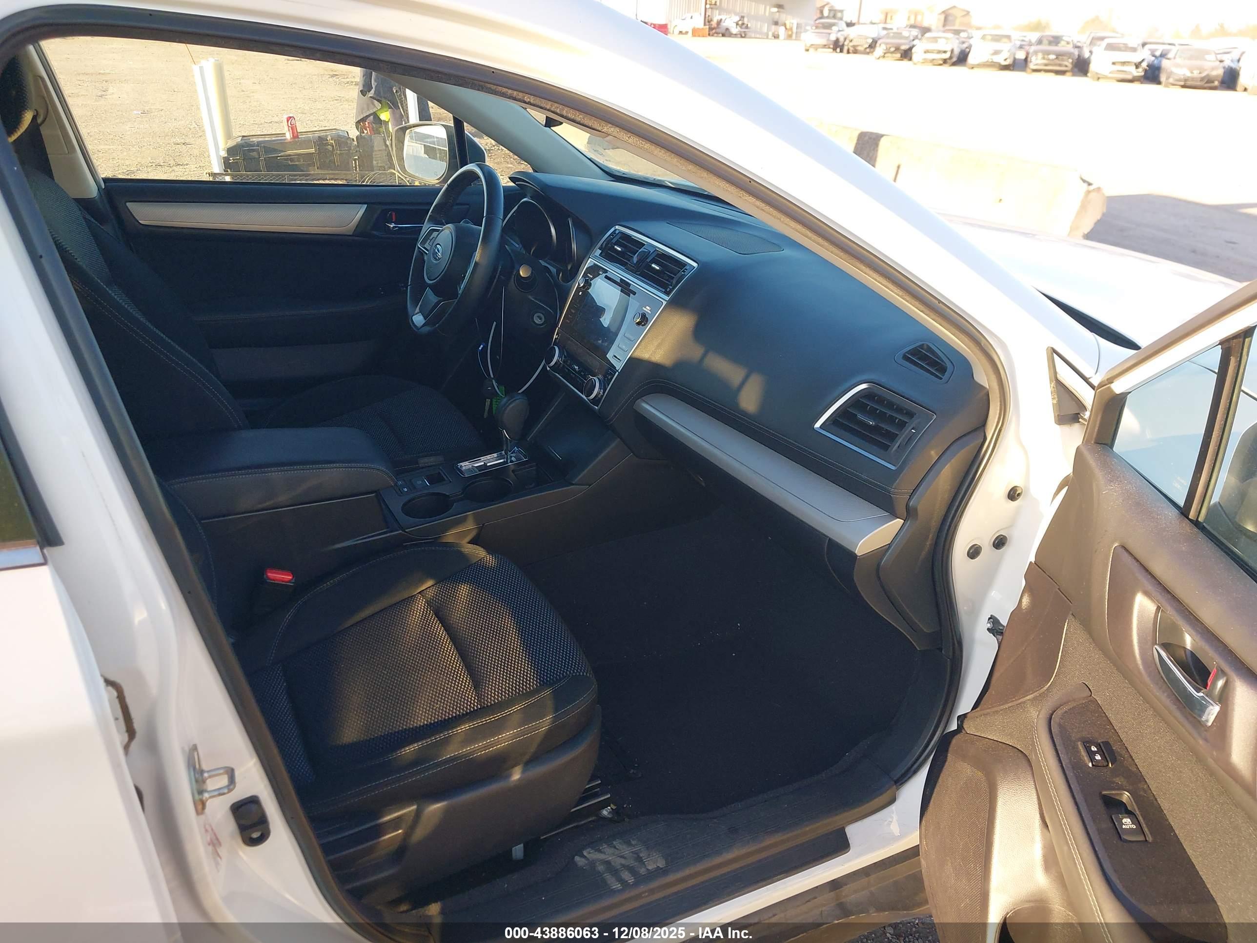 SUBARU OUTBACK image 5