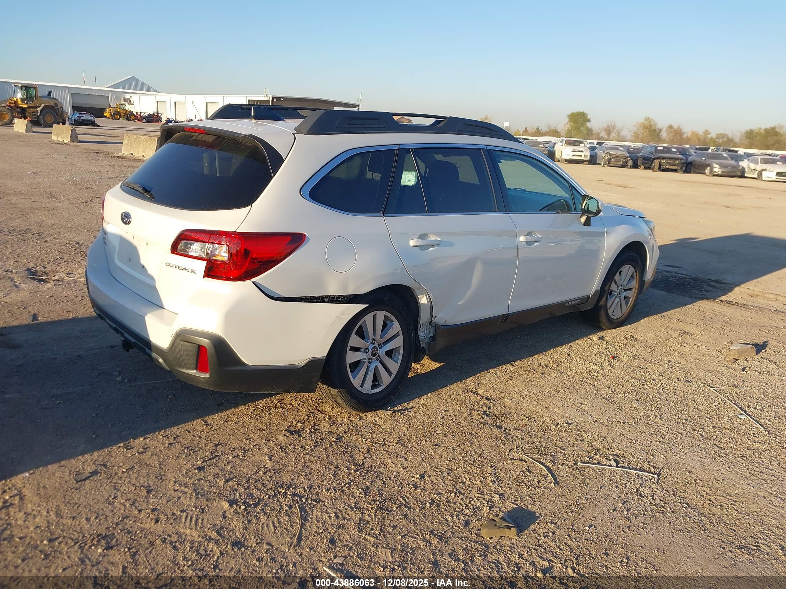 SUBARU OUTBACK image 6