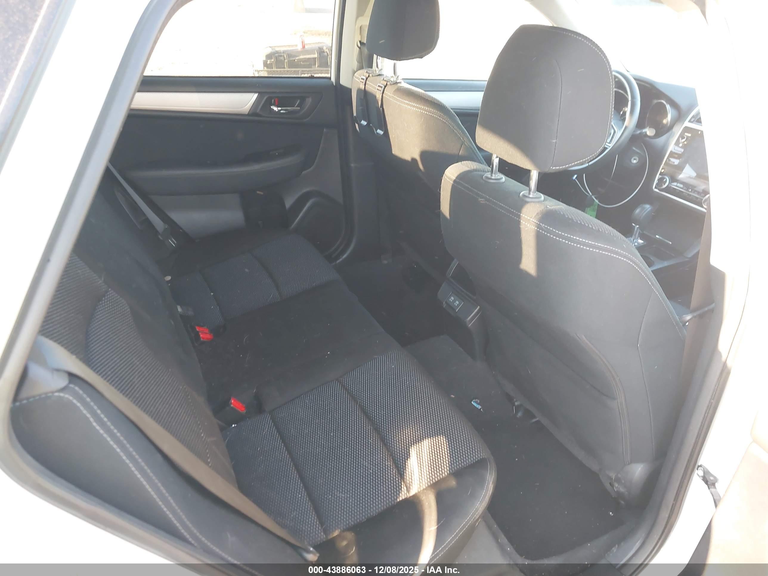 SUBARU OUTBACK image 8