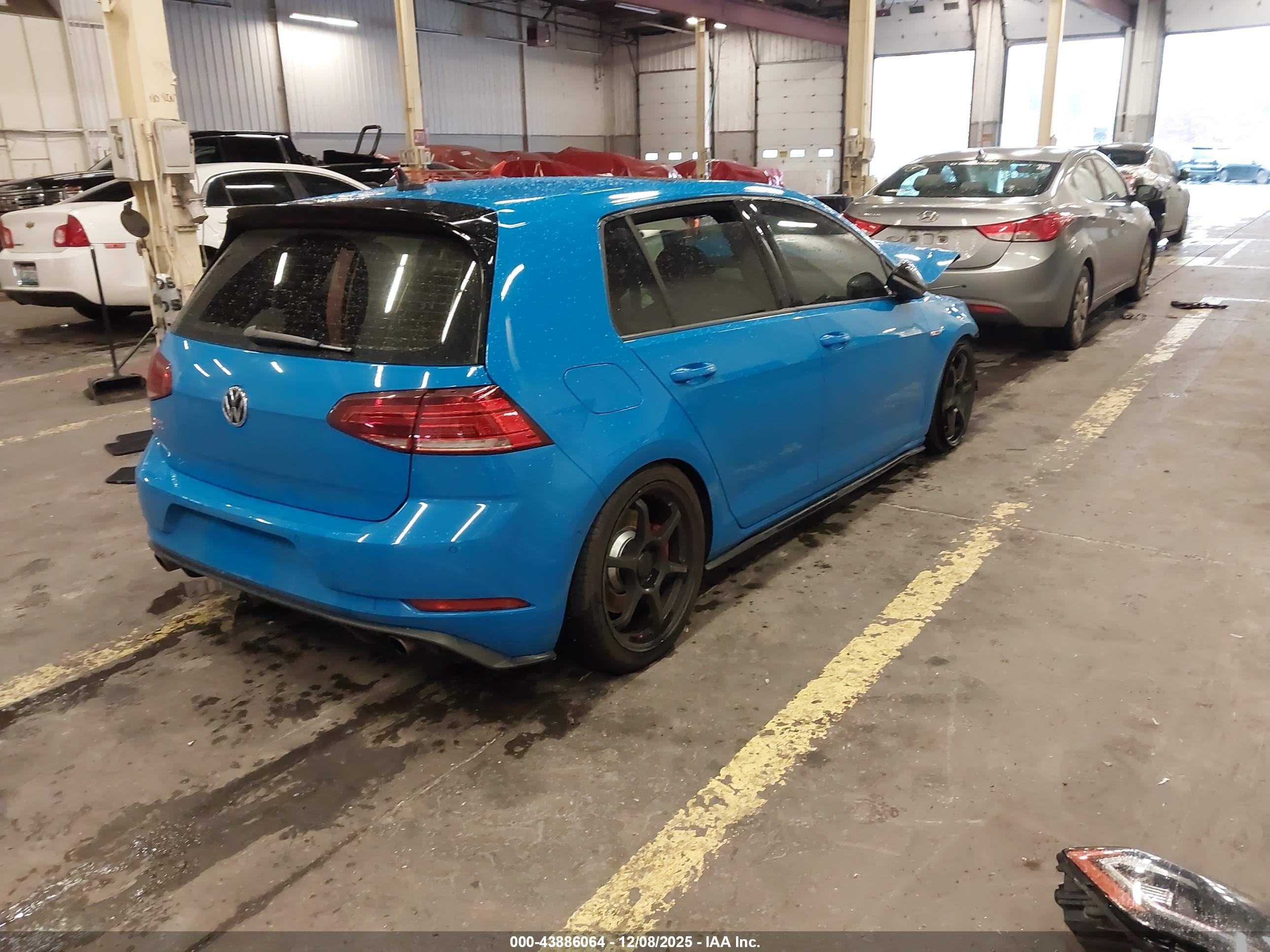 VOLKSWAGEN GOLF image 4