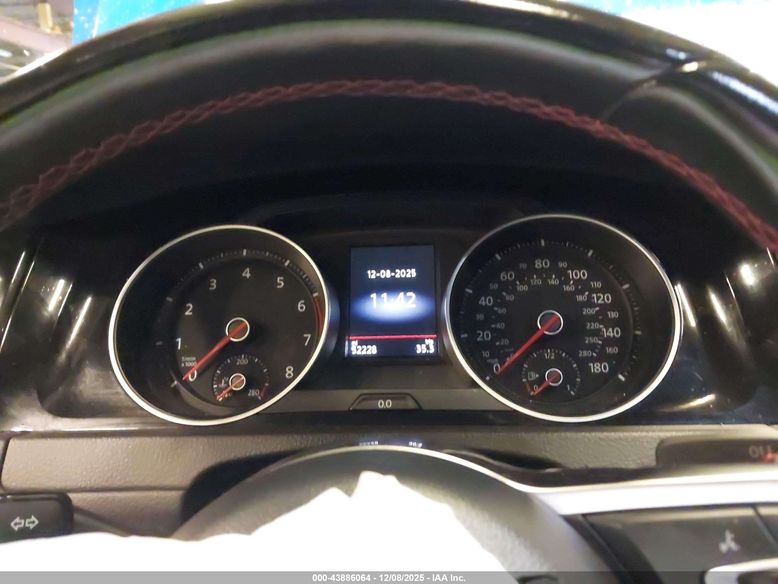 VOLKSWAGEN GOLF image 7