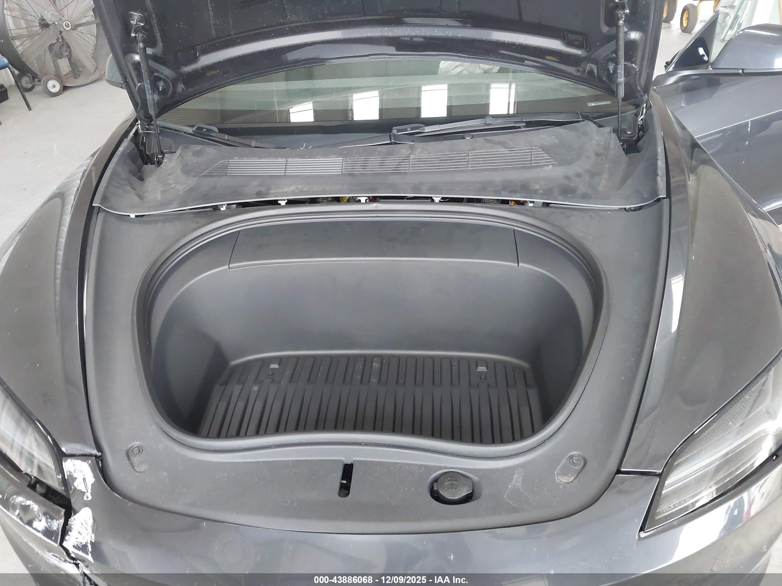 TESLA MODEL image 10