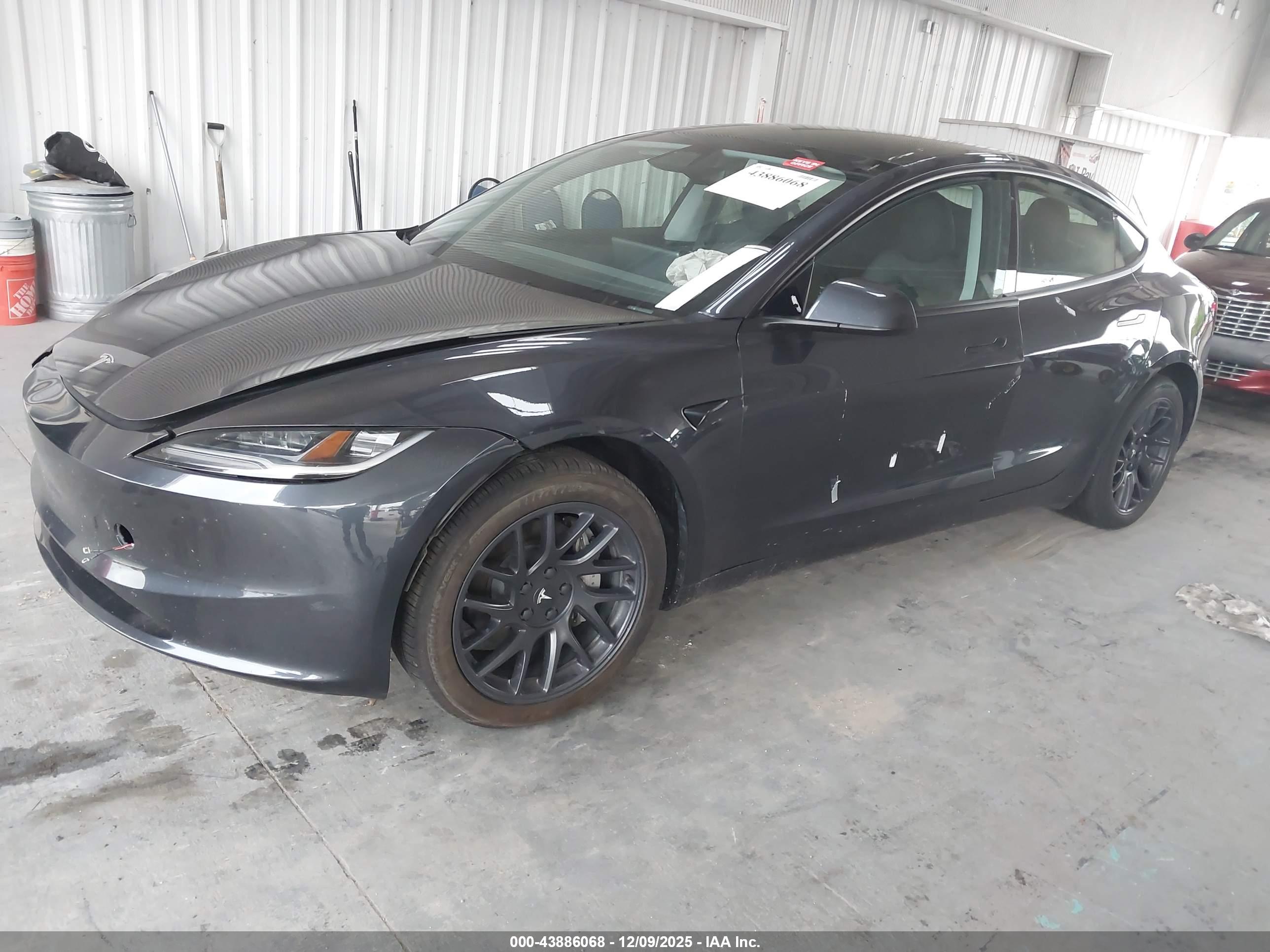 TESLA MODEL image 2