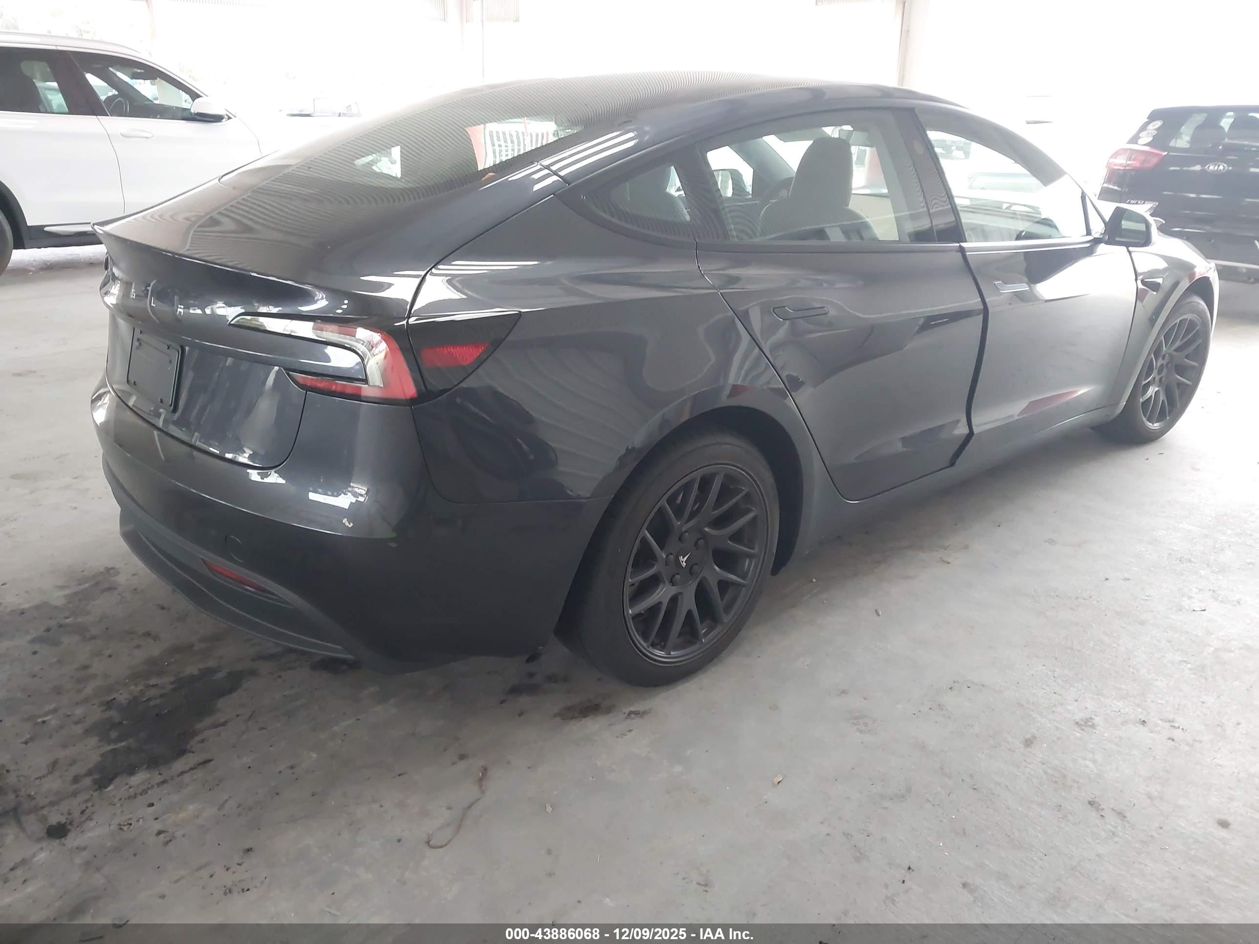 TESLA MODEL image 4