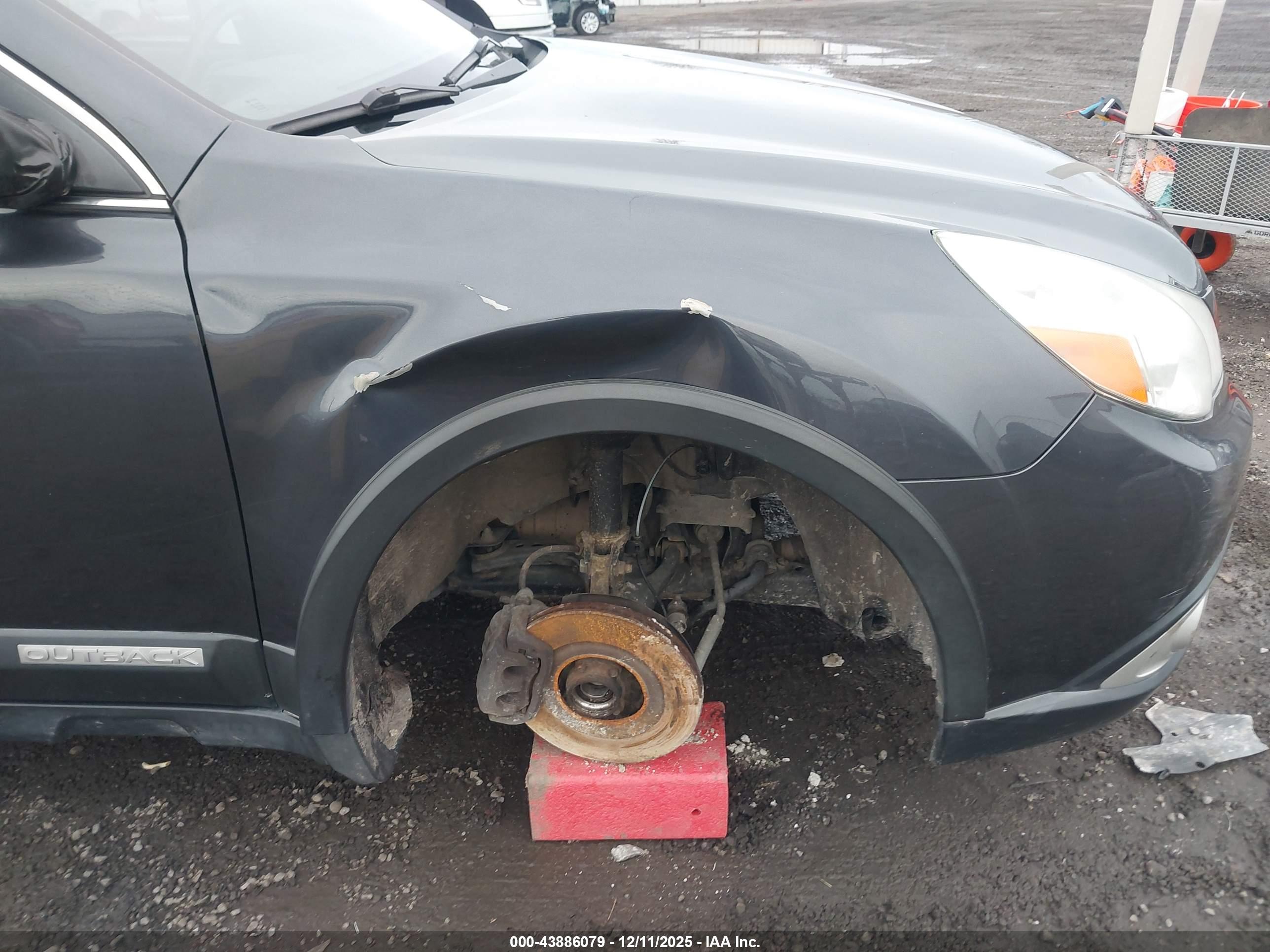 SUBARU OUTBACK image 6