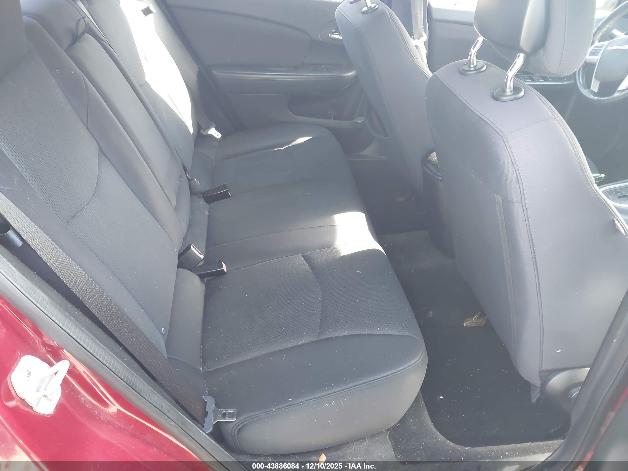 CHRYSLER 200 image 8