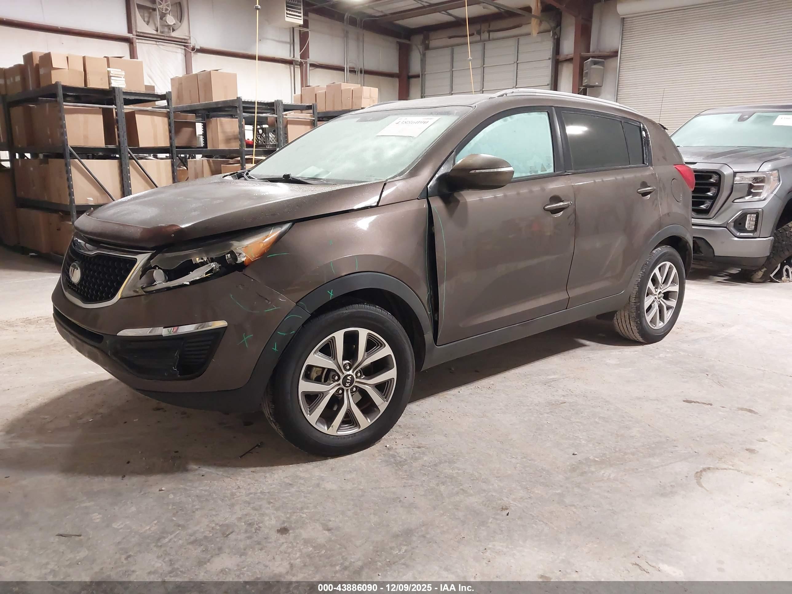 KIA SPORTAGE image 2