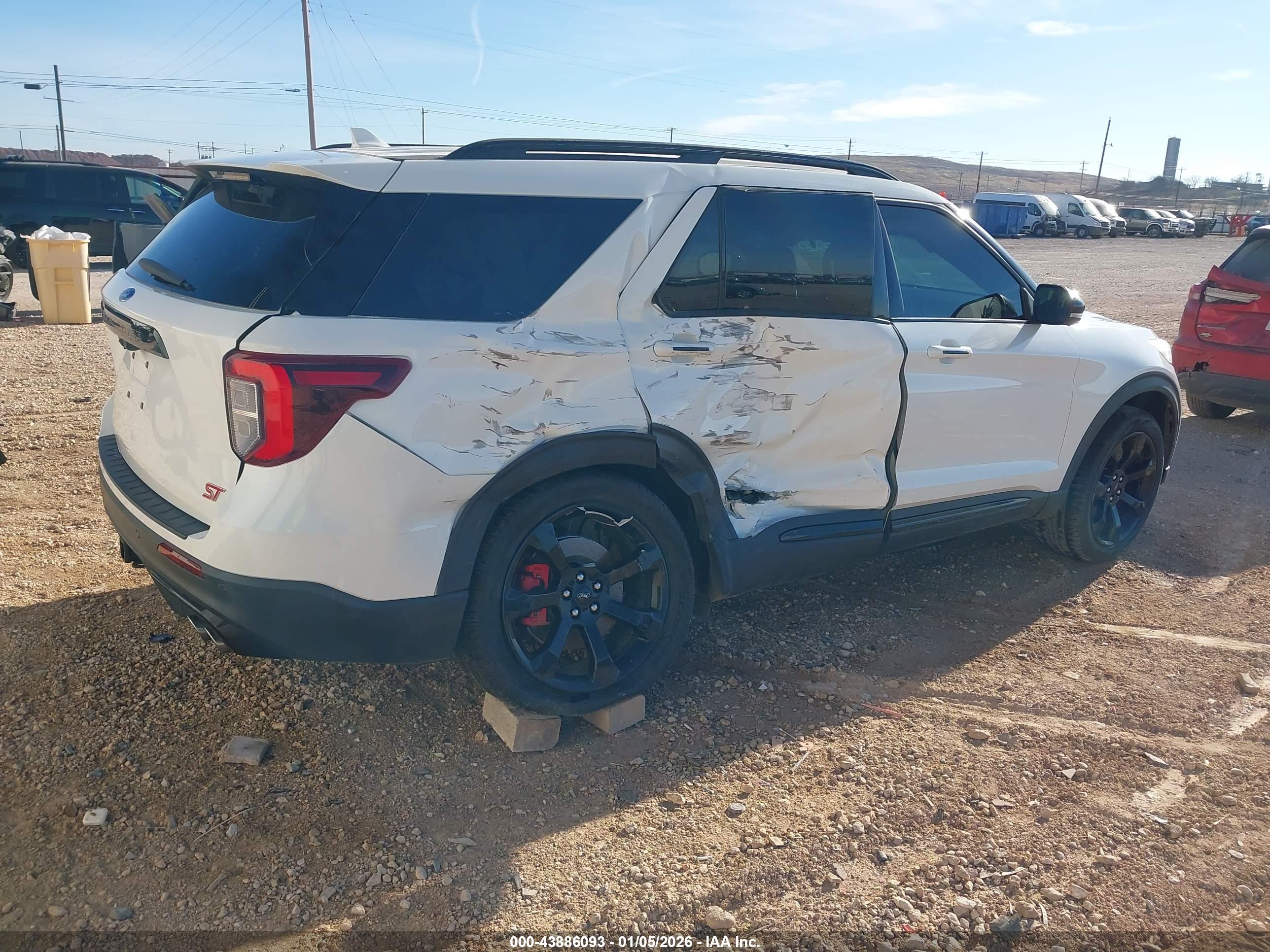 FORD EXPLORER image 4