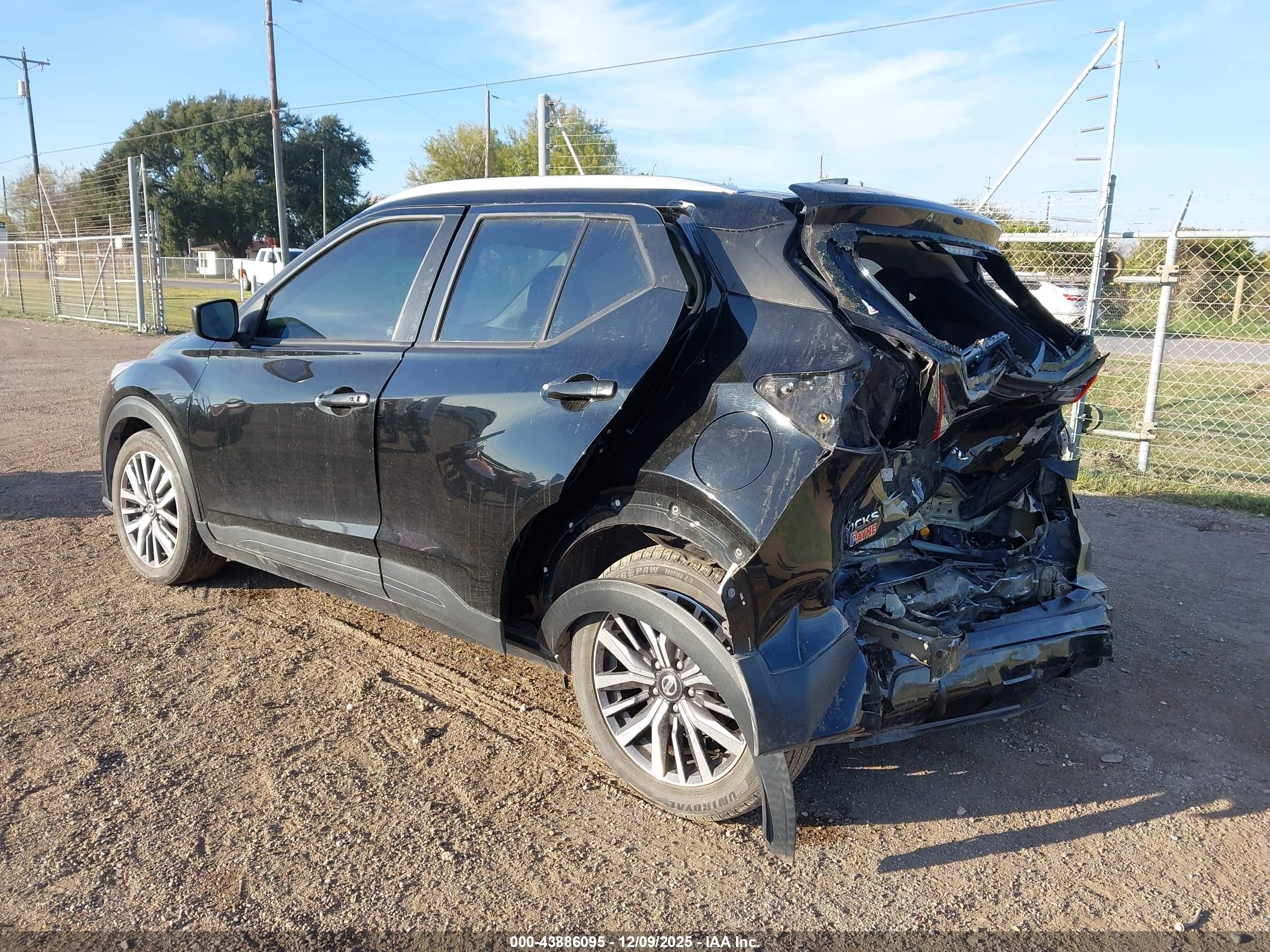 NISSAN KICKS image 3