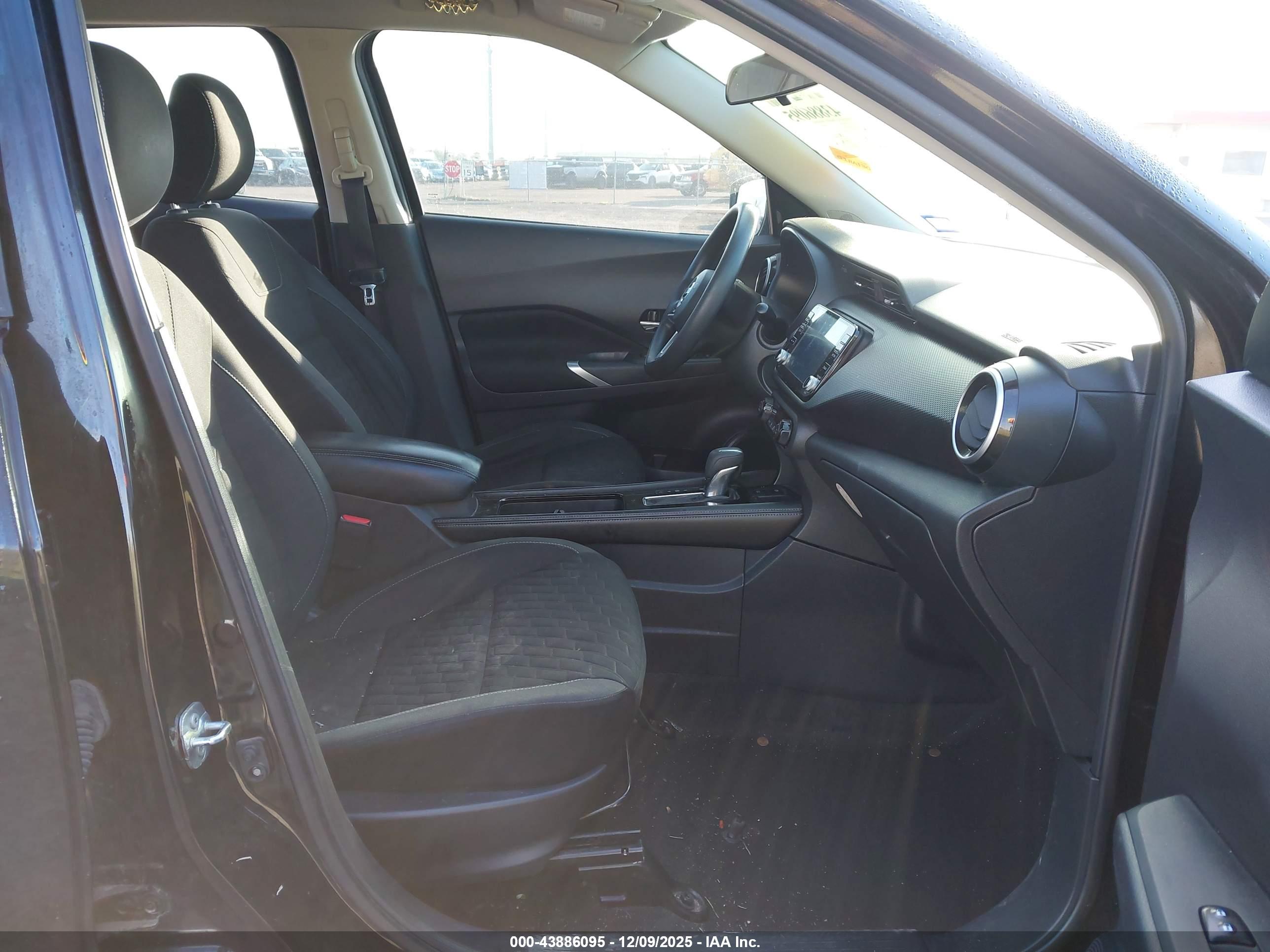 NISSAN KICKS image 5