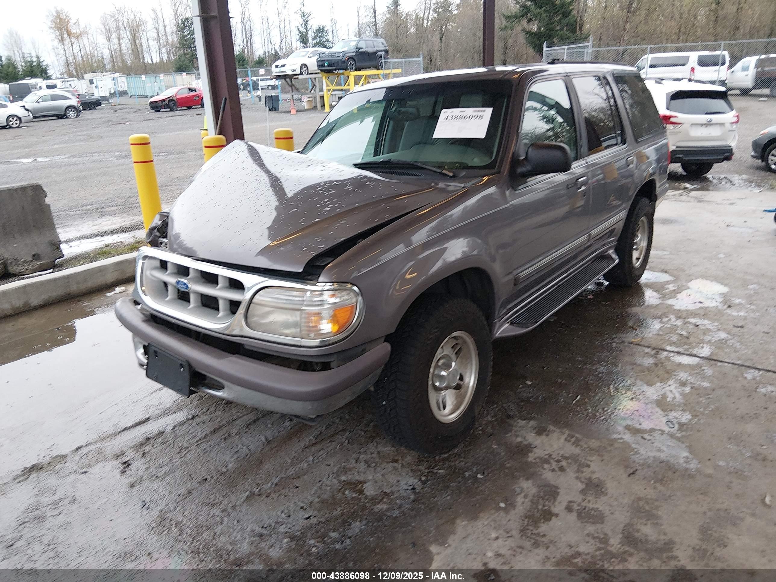 FORD EXPLORER image 2